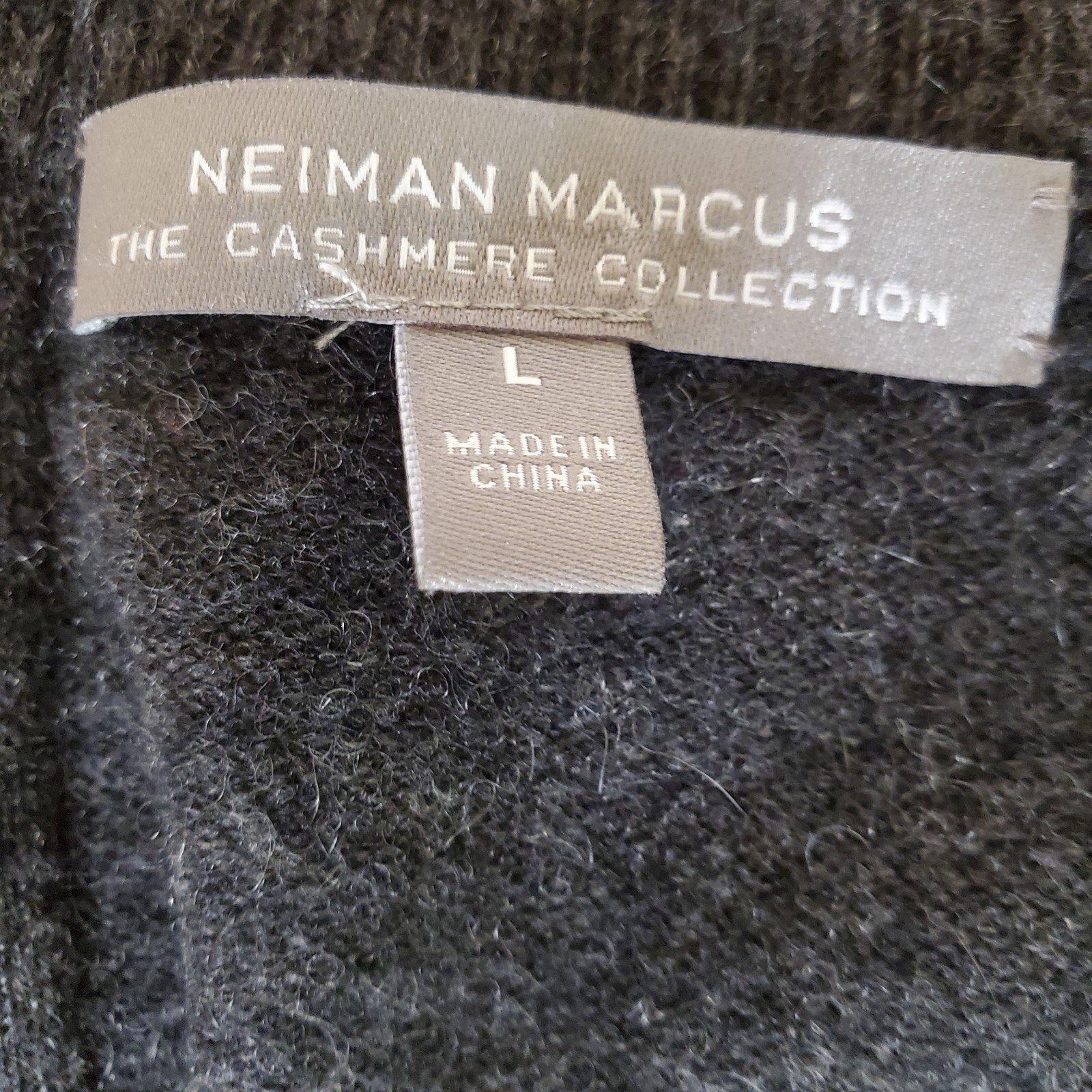 Neiman Marcus Neiman Marcus Cashmere Sweater Reversible Cardigan Tan/gry/B Size L / US 10 / IT 46 - 6 Thumbnail