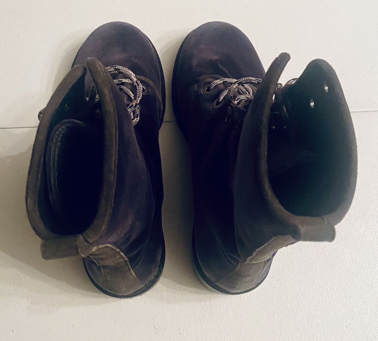 Stuart Weitzman Stuart Weitzman Metermaid Deep Purple Velvet Combat Boot 5.5 Size US 5.5 / IT 35.5 - 4 Thumbnail