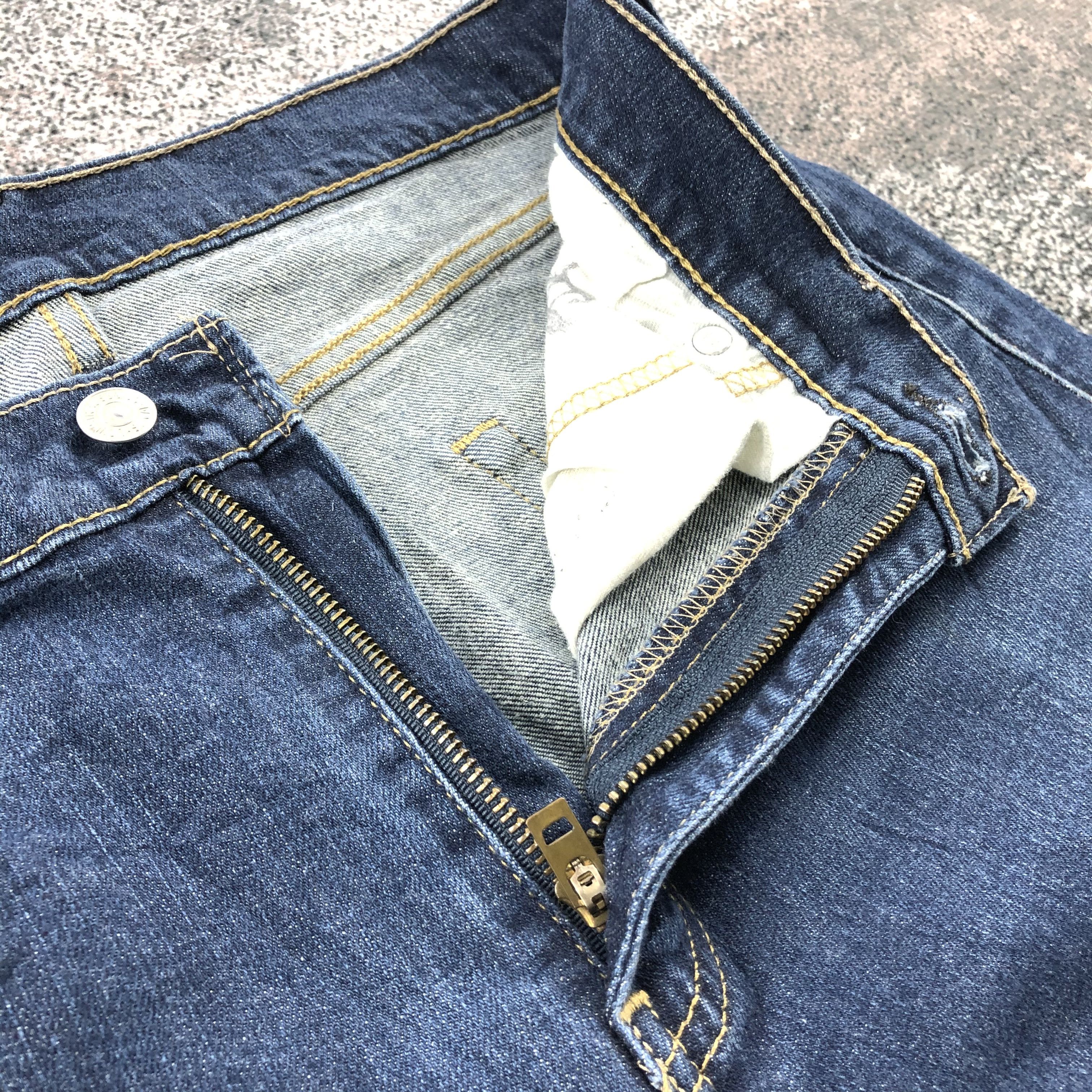 Levi's Vintage Levis 513 Jeans Blue Wash Denim KJ586 Size US 32 / EU 48 - 7 Thumbnail