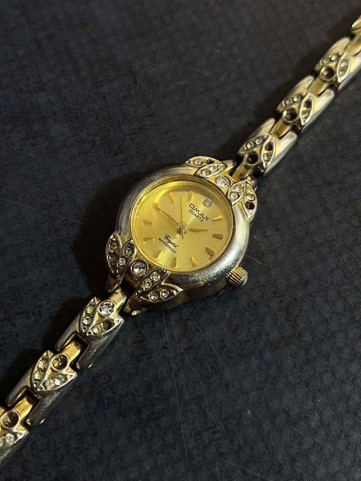 Vintage Elegant Omax Women’s Watch with Crystals Japanese Brand Size ONE SIZE - 2 Thumbnail