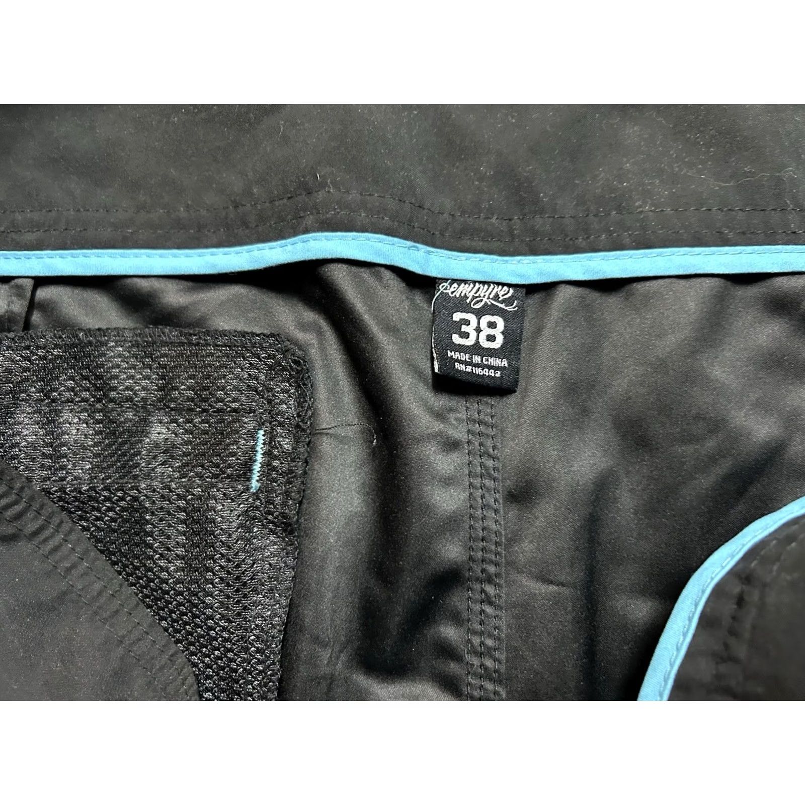 Empyre VINTAGE N/A Empyre Board Shorts Men 38 Black Surf Skate Shorts Pockets Adult Men Size US 38 / EU 54 - 6 Thumbnail
