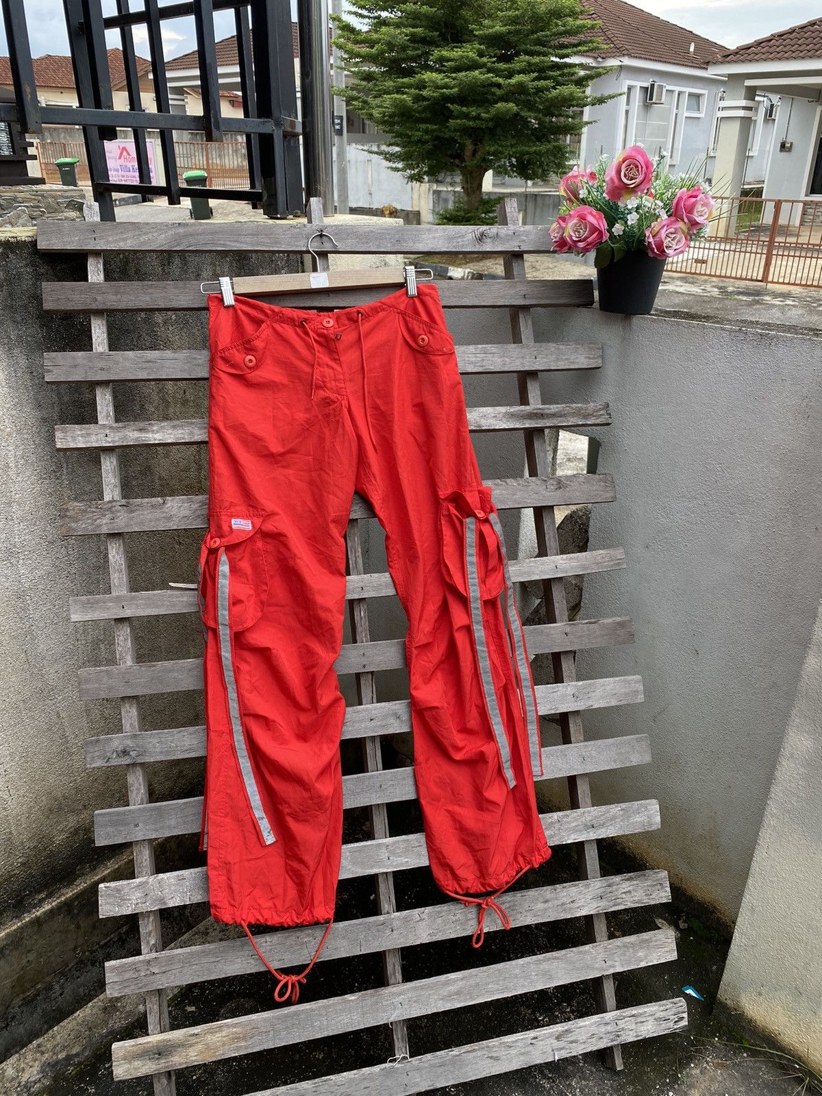 Japanese Brand Vintage Y2K UFO Red Cargo Pants - Nylon Poly Multiple Pocket Size US 31 - 1 Thumbnail