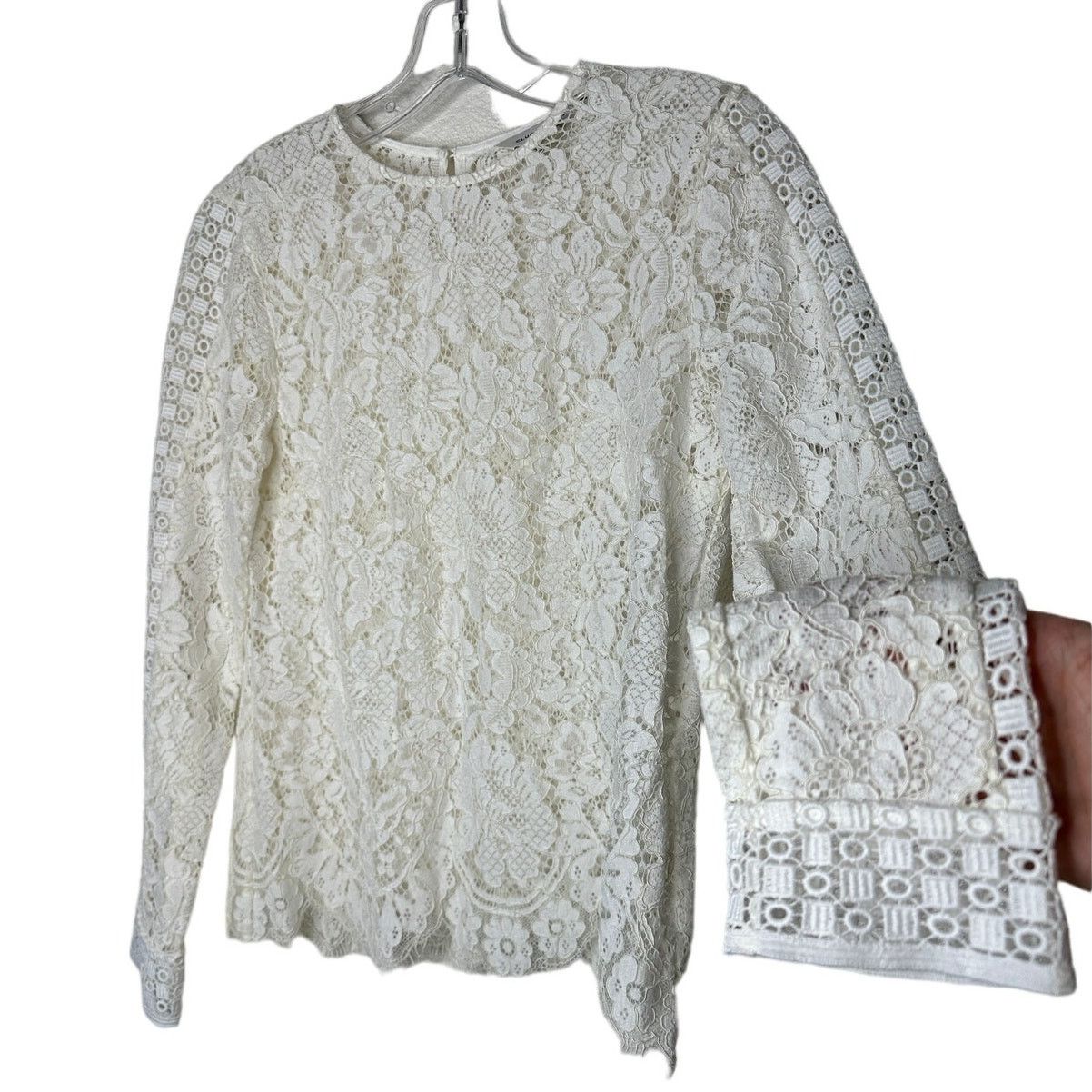 Club Monaco Club Monaco Ivory Lace Keyhole Back Scalloped Hem Blouse XS Size XS / US 0-2 / IT 36-38 - 4 Thumbnail
