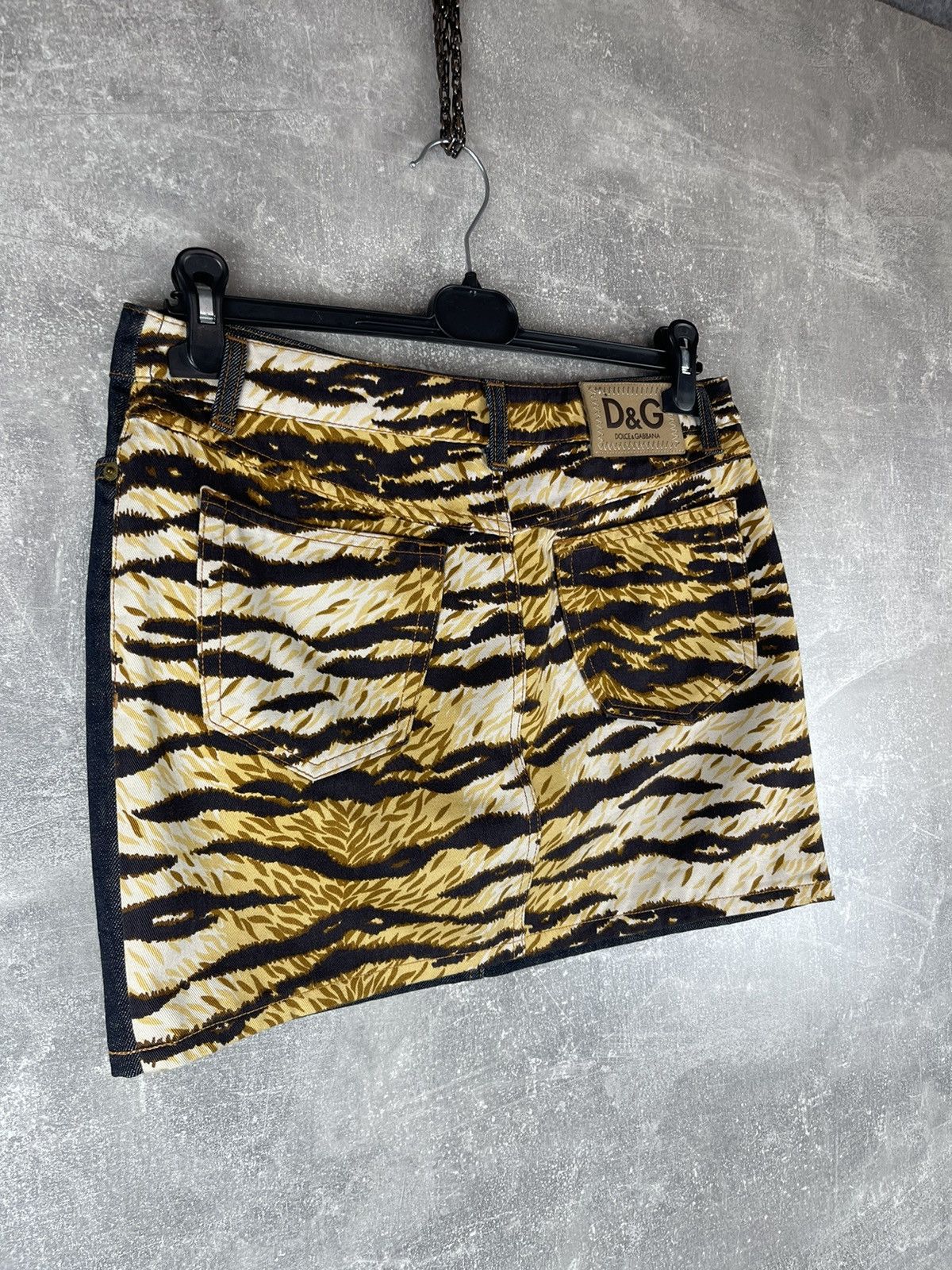 Dolce & Gabbana Vintage Dolce Gabbana Tiger Print Denim Mini Skirt Size 30" / US 8 / IT 44 - 4 Thumbnail