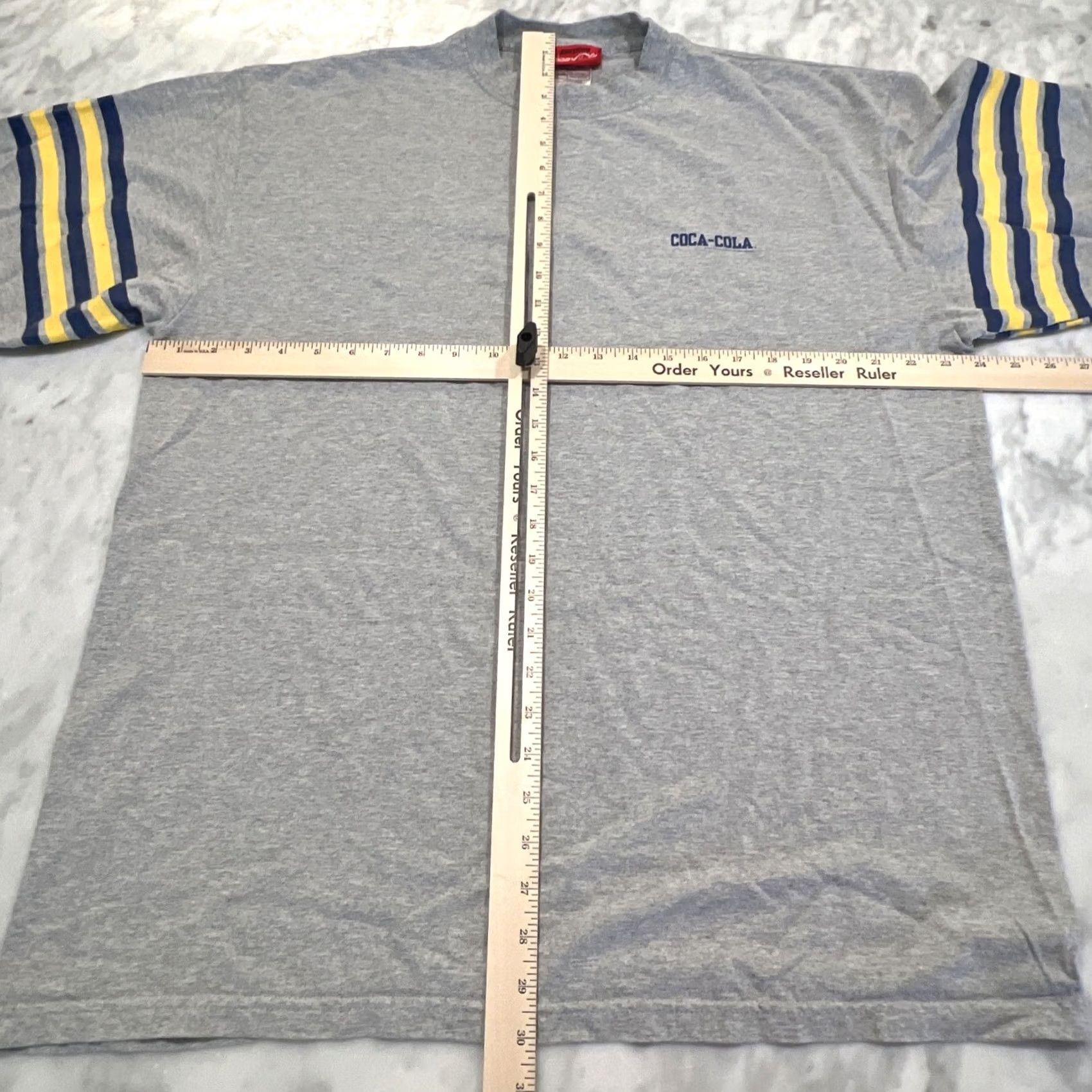Vintage VINTAGE Coca-Cola T-Shirt Mens XL Graphical Print USA 90s Gray Short Sleeve Shirt Size US XL / EU 56 / 4 - 7 Thumbnail