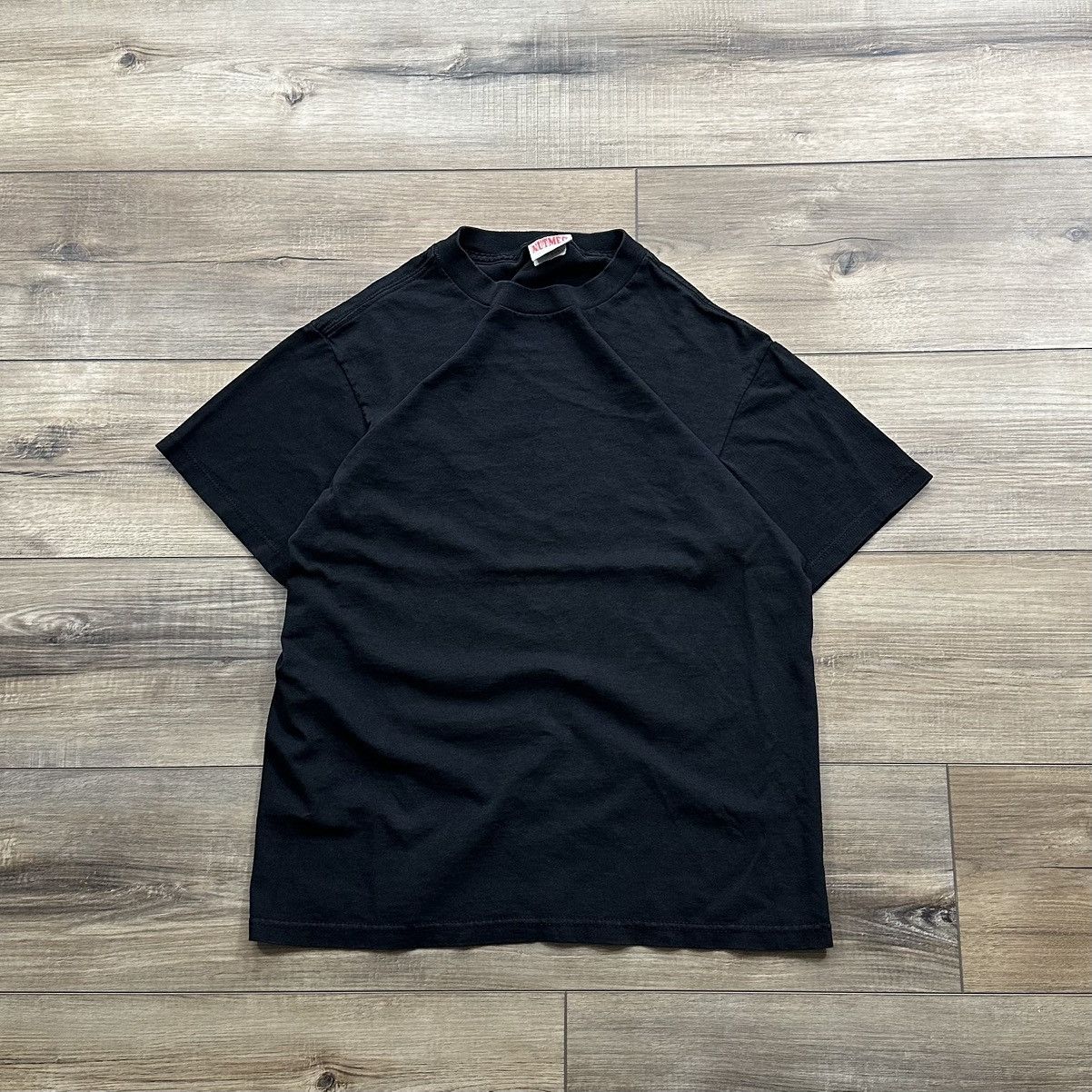 Nutmeg Vintage 90s Nutmeg Black Blank Made in USA Tee Size US L / EU 52-54 / 3 - 1 Thumbnail