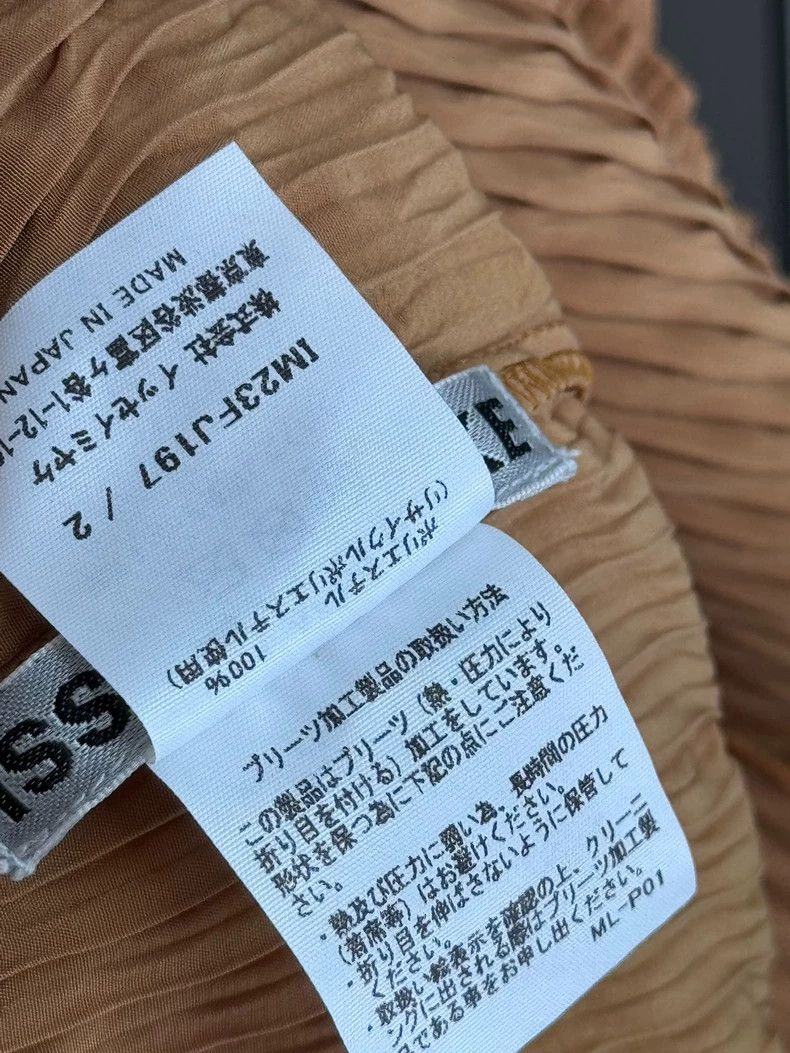 Issey Miyake Issey Miyake size:2 Khaki yellow main line small fish scal Size XS / US 0-2 / IT 36-38 - 4 Thumbnail