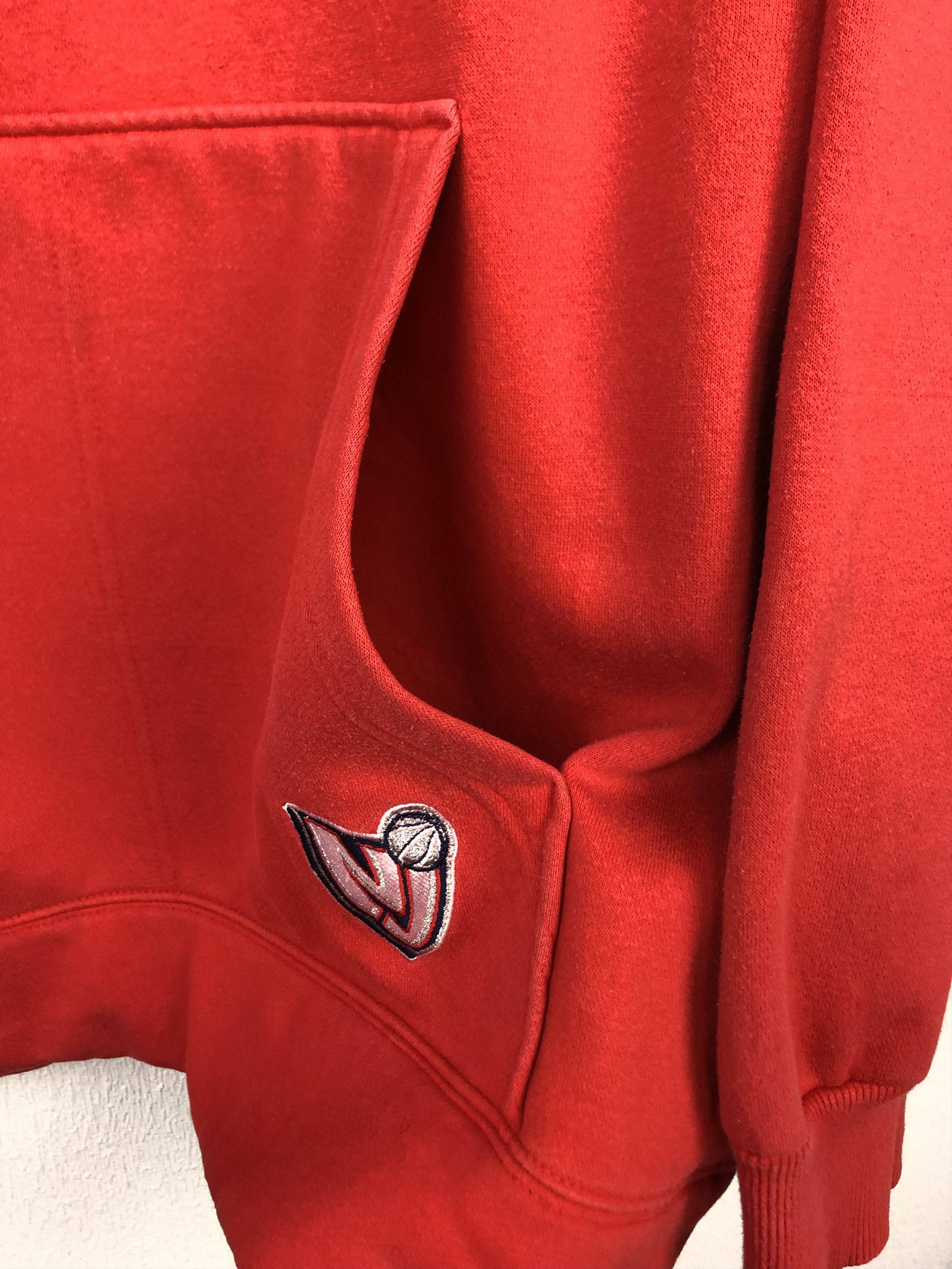 Nike Vintage Nike New Jersey Nets Hoodie Red NBA Jacket Jersey Size US XL / EU 56 / 4 - 5 Thumbnail