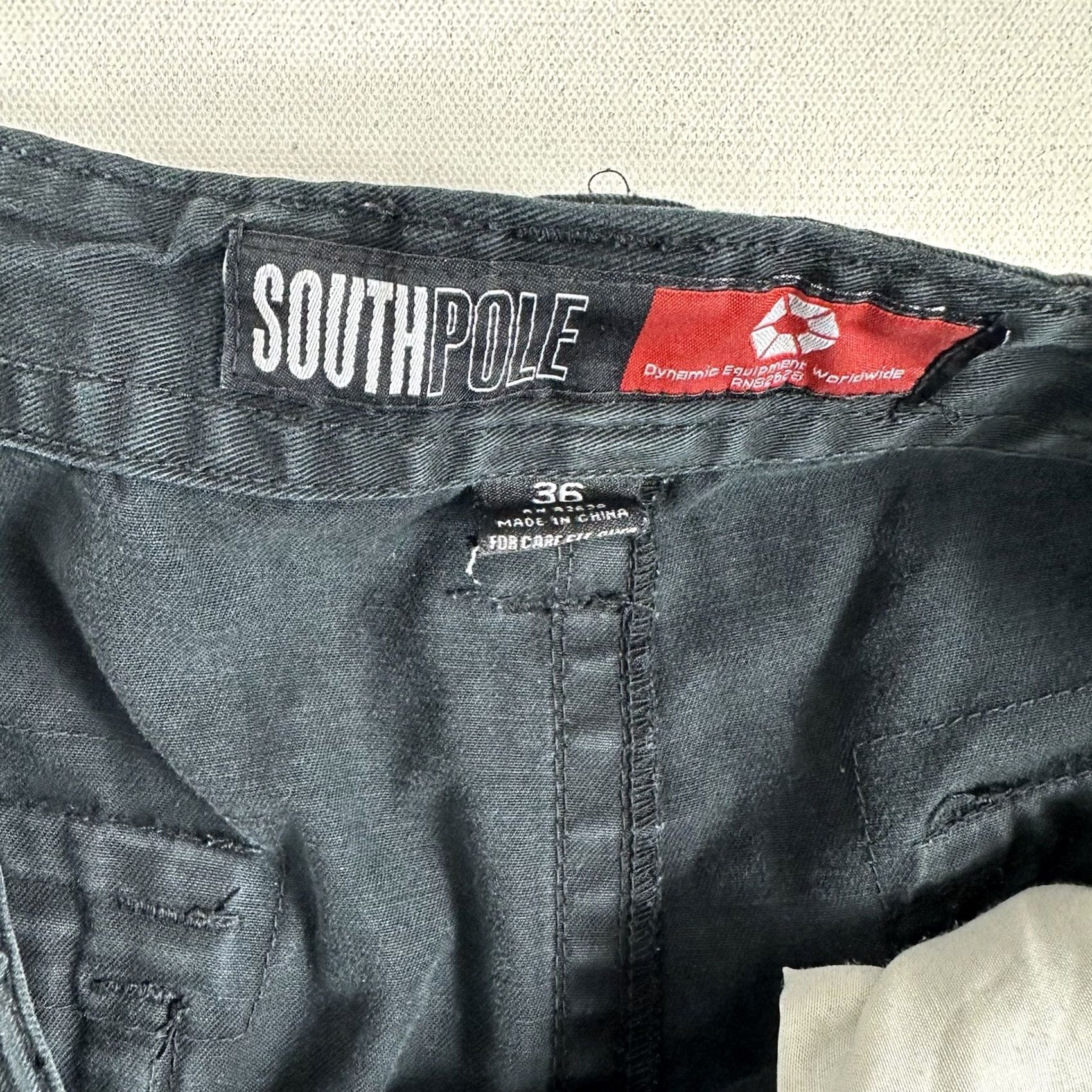 Southpole VINTAGE Southpole Cargo Shorts Mens 36 Black Baggy Hip Hop Grungy Skate Jeans Cotton Canvas 90s Casual Mens Size US 36 / EU 52 - 6 Thumbnail