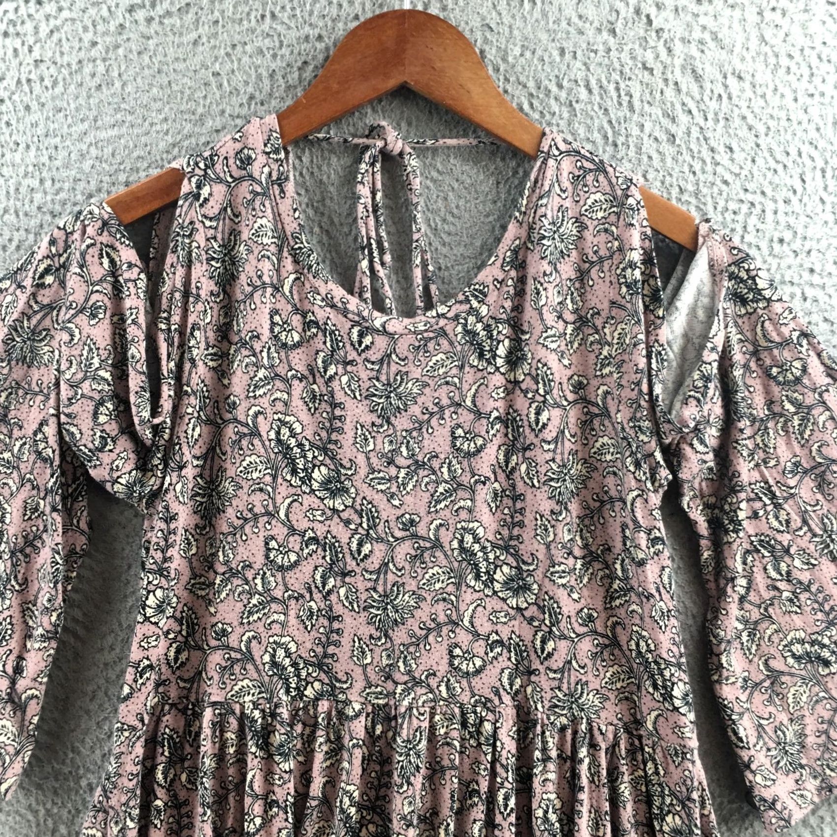 American Eagle Outfitters American Eagle Outfitters Blouse Shirt Womens M Pink Black Paisley Cold Shoulder Size M / US 6-8 / IT 42-44 - 2 Thumbnail