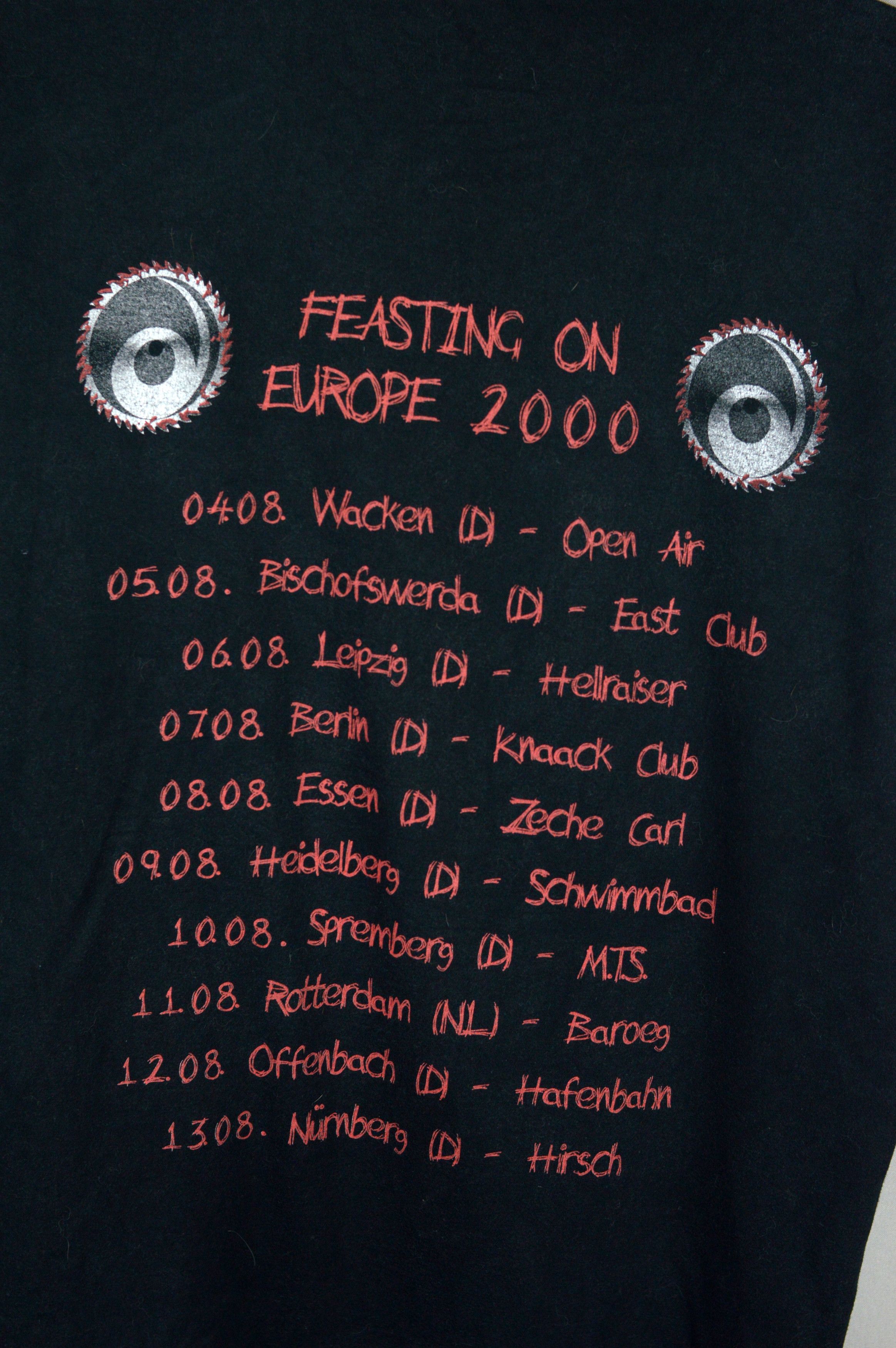 Vintage Vintage Six Feet Under Feasting On Europe 2000 t shirt Size US L / EU 52-54 / 3 - 5 Thumbnail