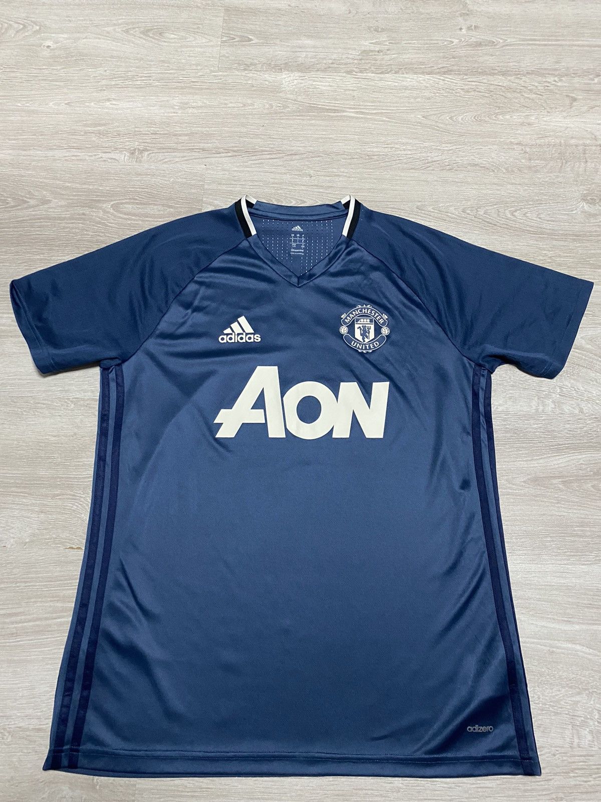 Adidas Adidas Manchester United Jersry training 2016 away size M-L Size US M / EU 48-50 / 2 - 1 Thumbnail
