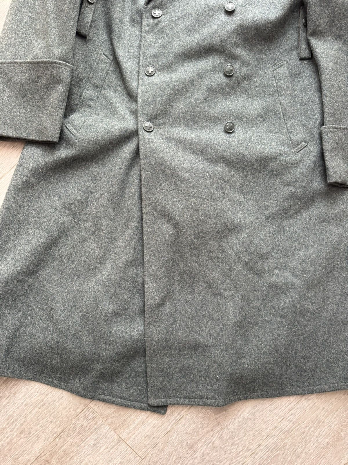 Vintage Vintage 1960s Swiss Army Wool Military Coat Officer Overcoat Size US M / EU 48-50 / 2 - 3 Thumbnail