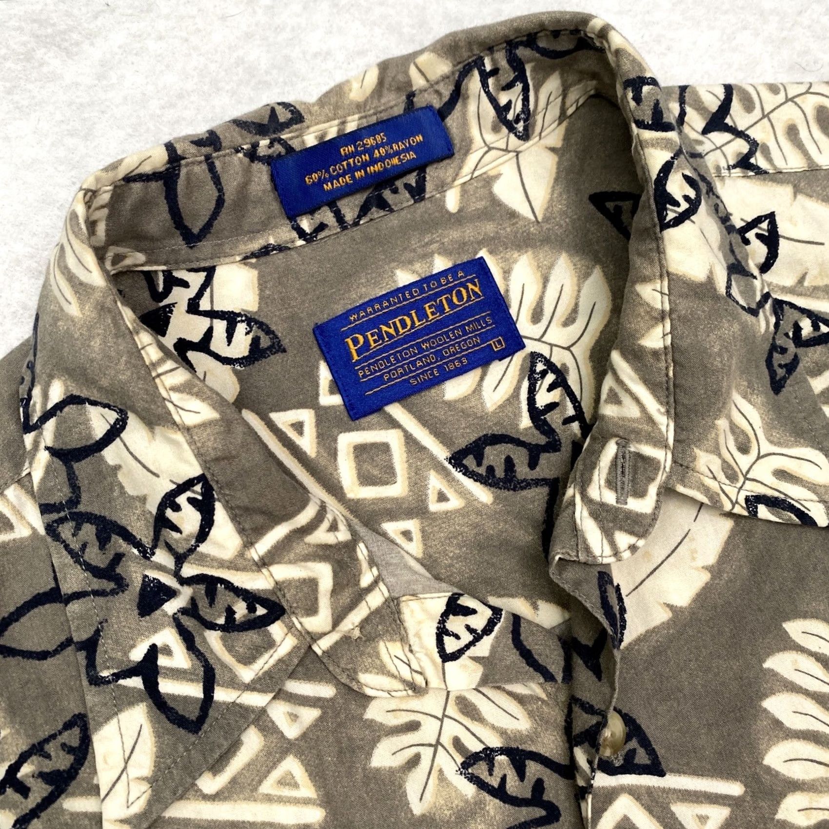 Pendleton Pendleton Mens Large Hawaiian Floral Turtle Grey Short Sleeve Button-Up Shirt Size US 33 - 2 Thumbnail