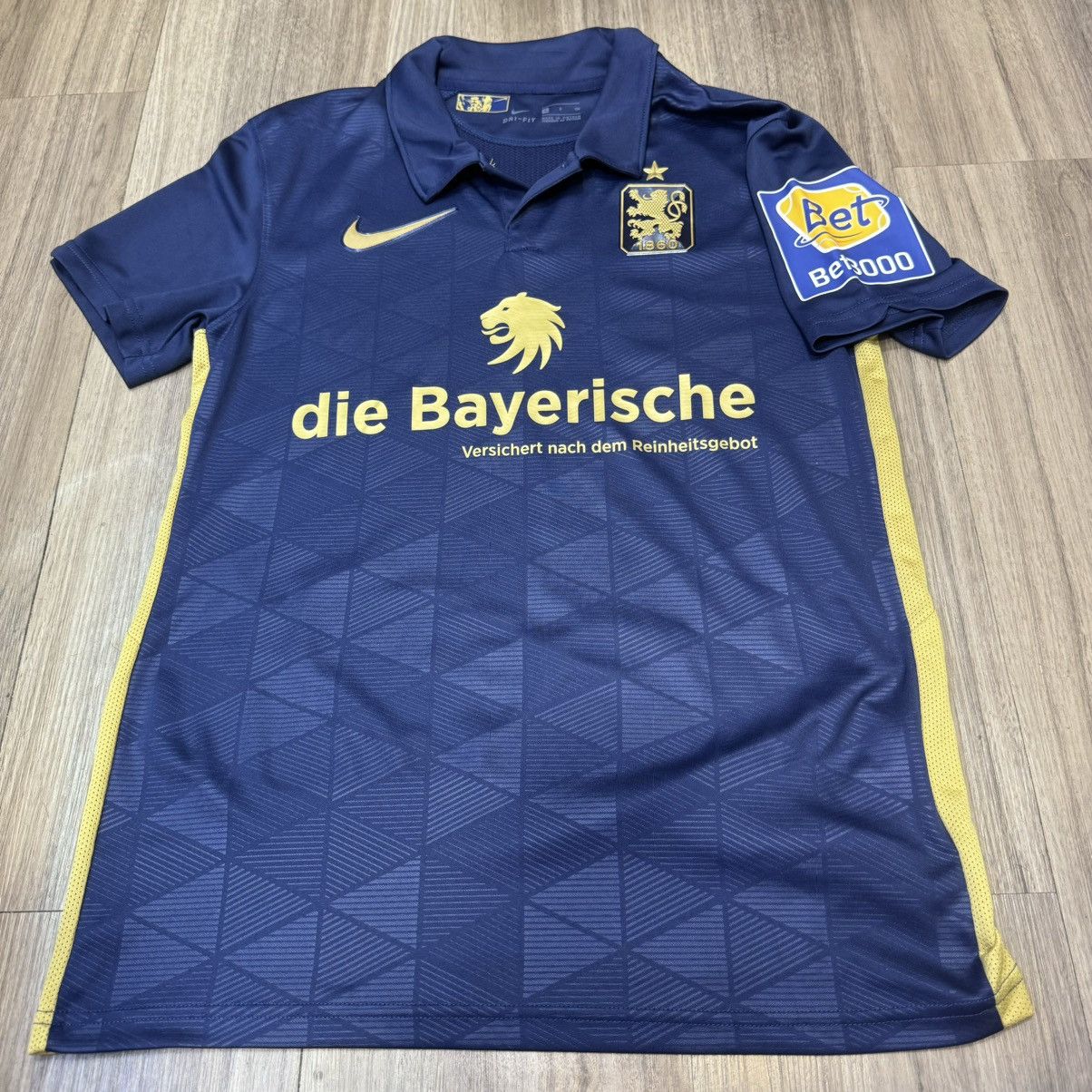 Nike TSV 1860 Munich 21/22 away shirt Size US S / EU 44-46 / 1 - 1 Thumbnail