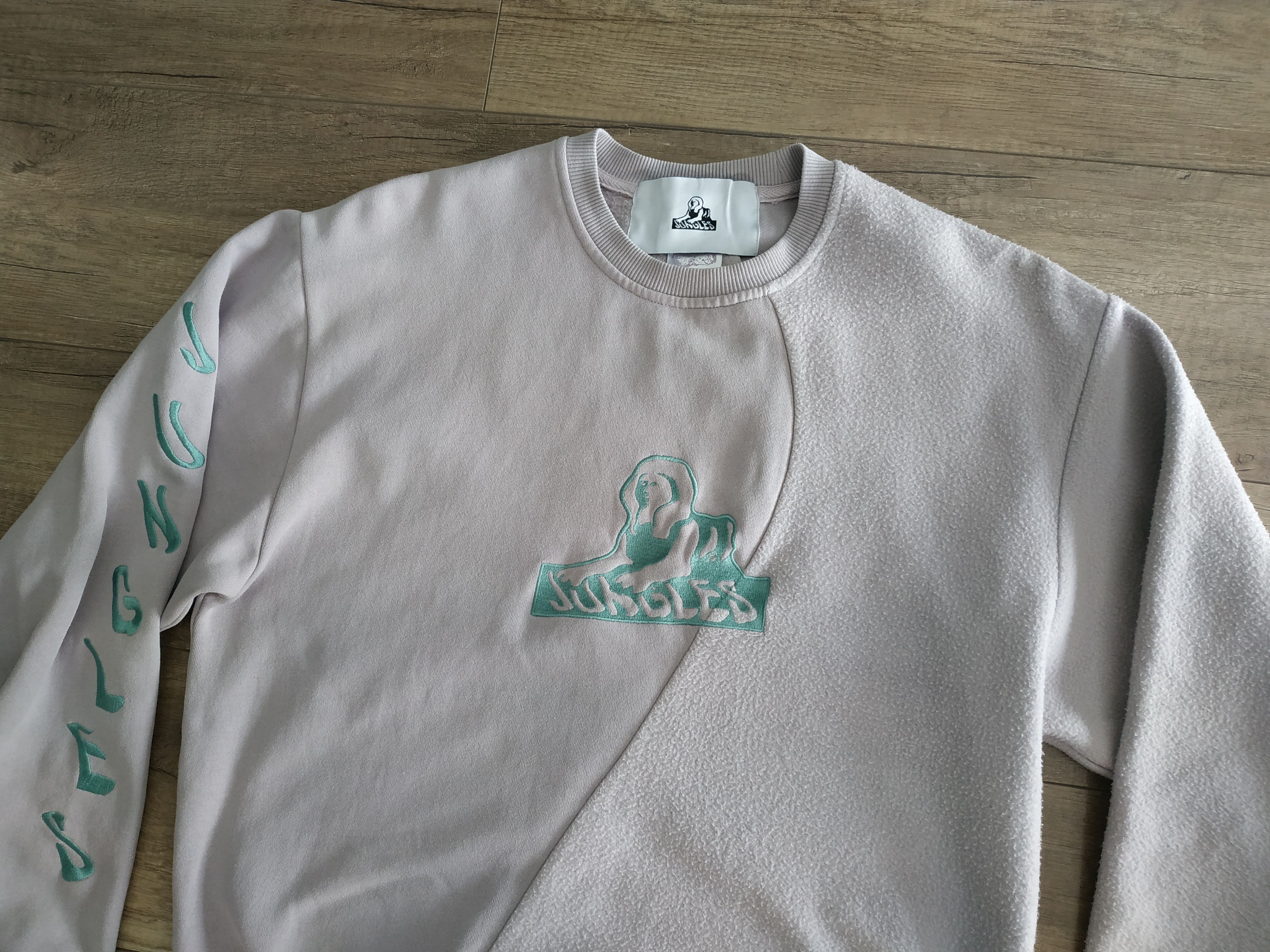 Jungles Jungles Jungles Men's Plush Front Logo Sweatshirt, s. MEDIUM Size US M / EU 48-50 / 2 - 2 Thumbnail