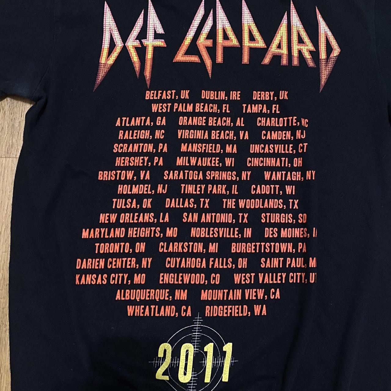 Gildan 2011 Def Leppard Mirror Ball black t-shirt - heavy Size US M / EU 48-50 / 2 - 4 Thumbnail