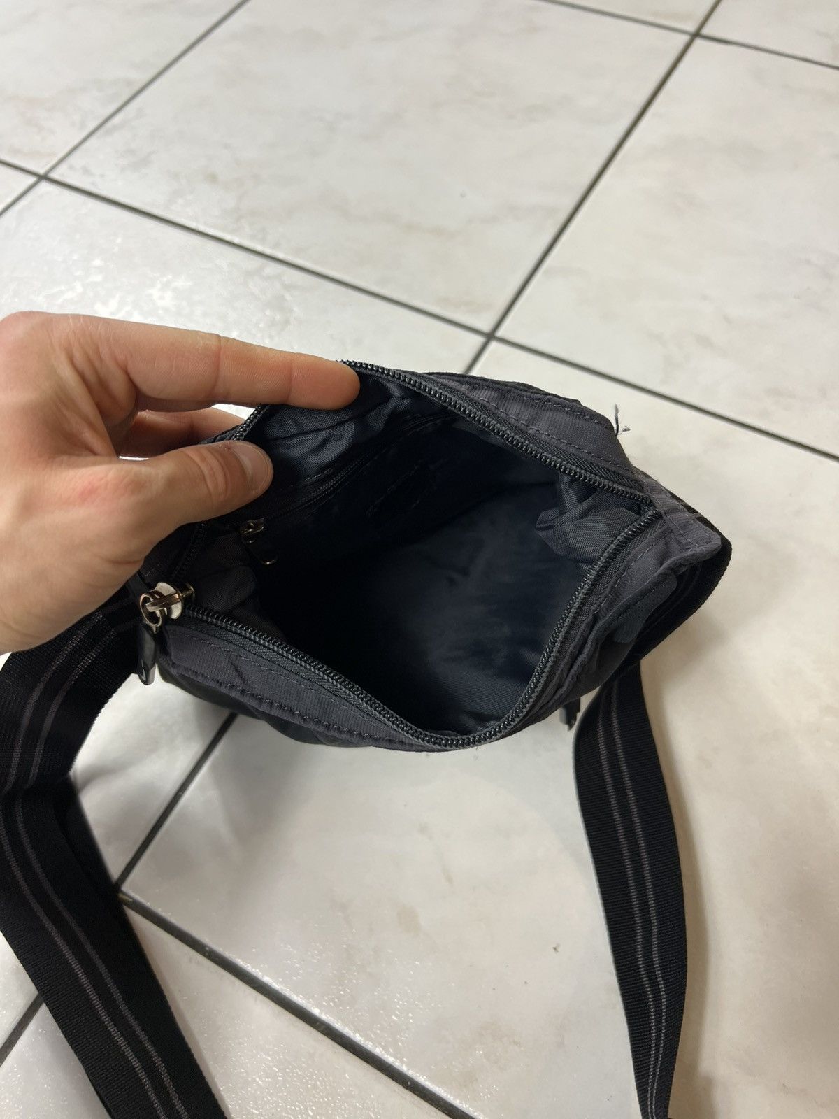 Nike Vintage Nike y2k shoulder bag crossbody drill swoosh logo Size ONE SIZE - 17 Thumbnail