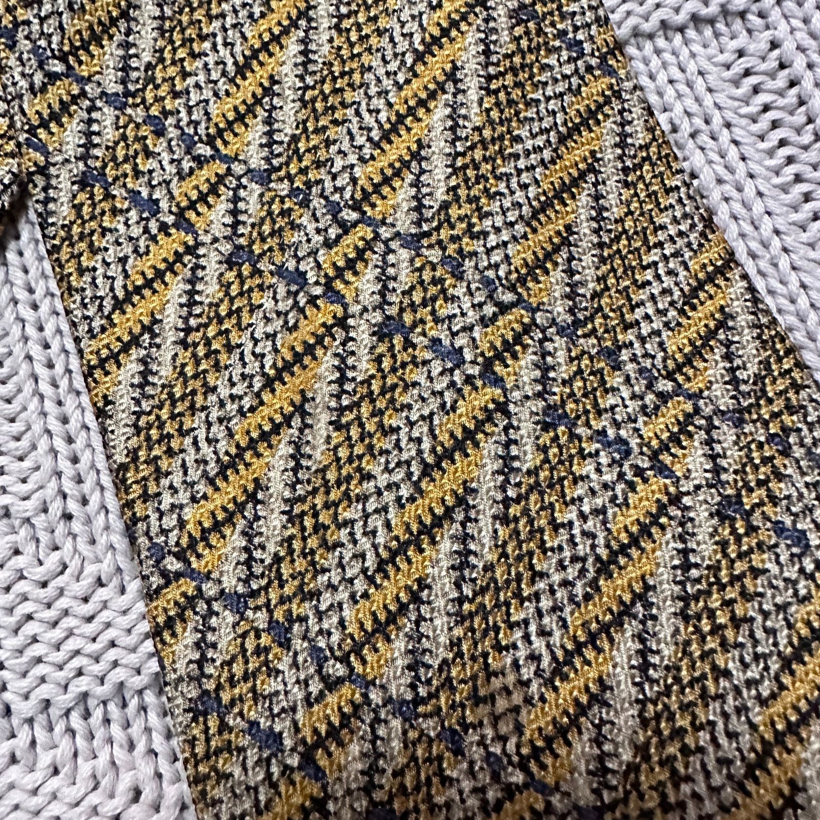 Ermenegildo Zegna Ermenegildo Zegna gold chevron striped knit silk tie Size ONE SIZE - 2 Thumbnail