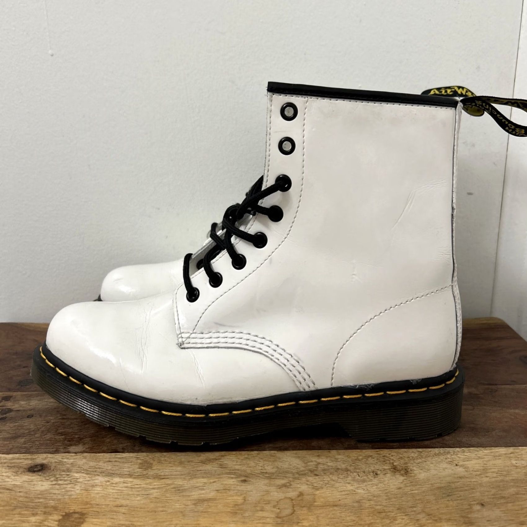 Dr. Martens VINTAGE Dr. Martens 1460 Boots Womens 9 White Patent Leather Lace Up 8 Eyelets Black Logo Combat Halloween? Size US 9 / IT 39 - 4 Thumbnail