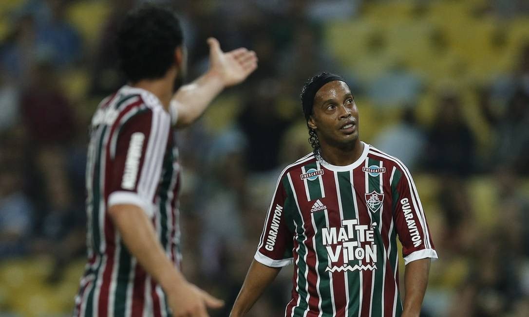Adidas Fluminense 15/16 home shirt #10 Ronaldinho Size US L / EU 52-54 / 3 - 13 Thumbnail