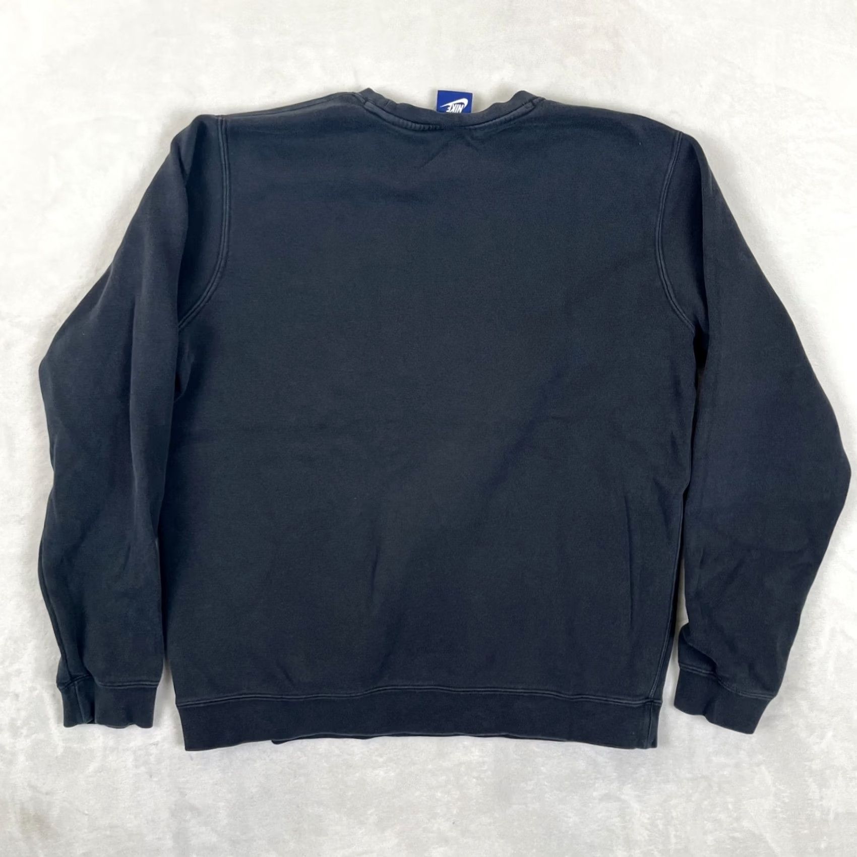 Nike VINTAGE Nike Sweatshirt Crewneck Men L Black Embroidered Swoosh 90s Sun Faded Sportswear PullOver Size US L / EU 52-54 / 3 - 6 Thumbnail
