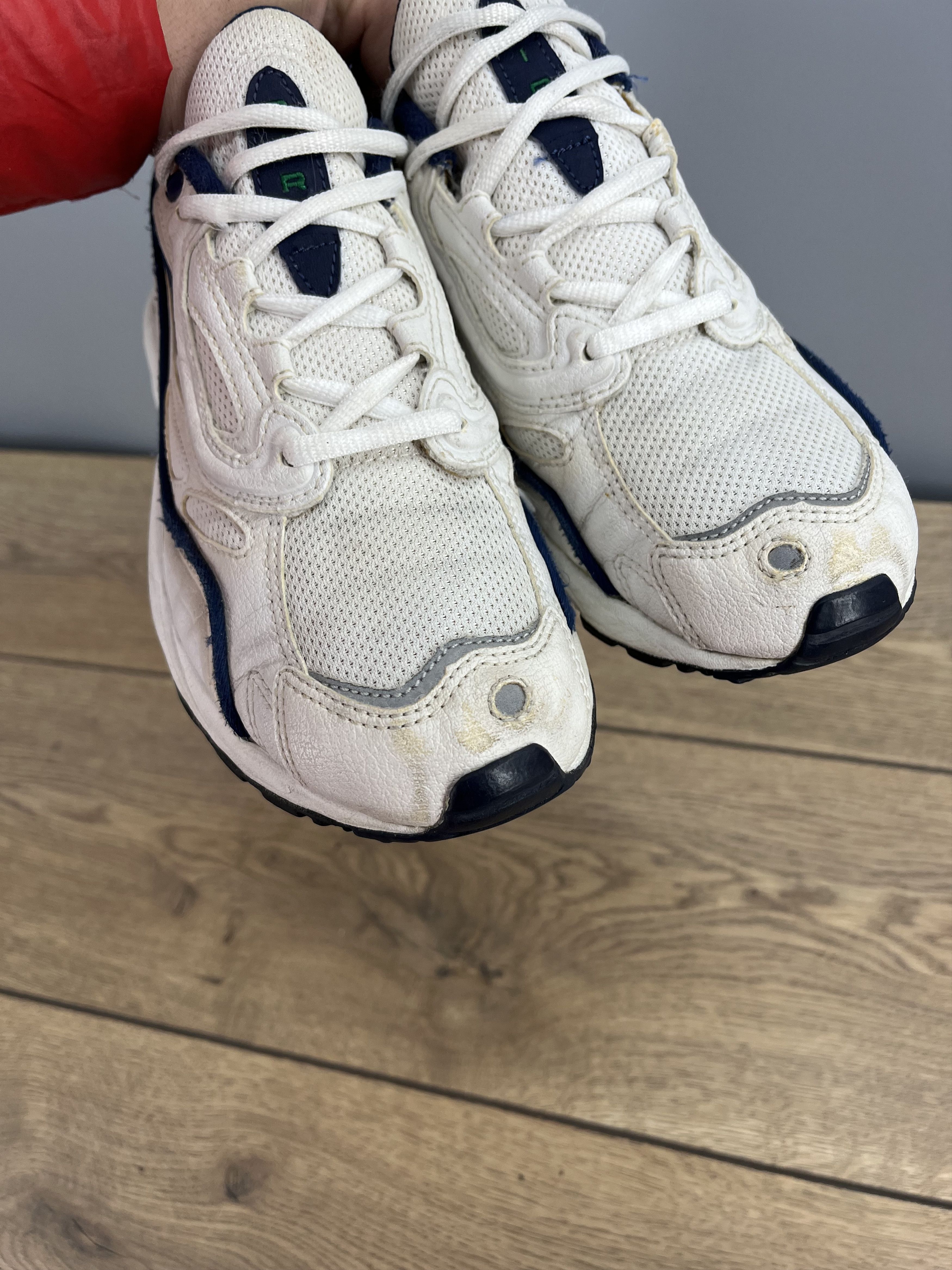Nike Vintage Nike Air Sneakers US 9.5 EU 41 Retro 90s White Size US 9.5 / IT 39.5 - 16 Thumbnail