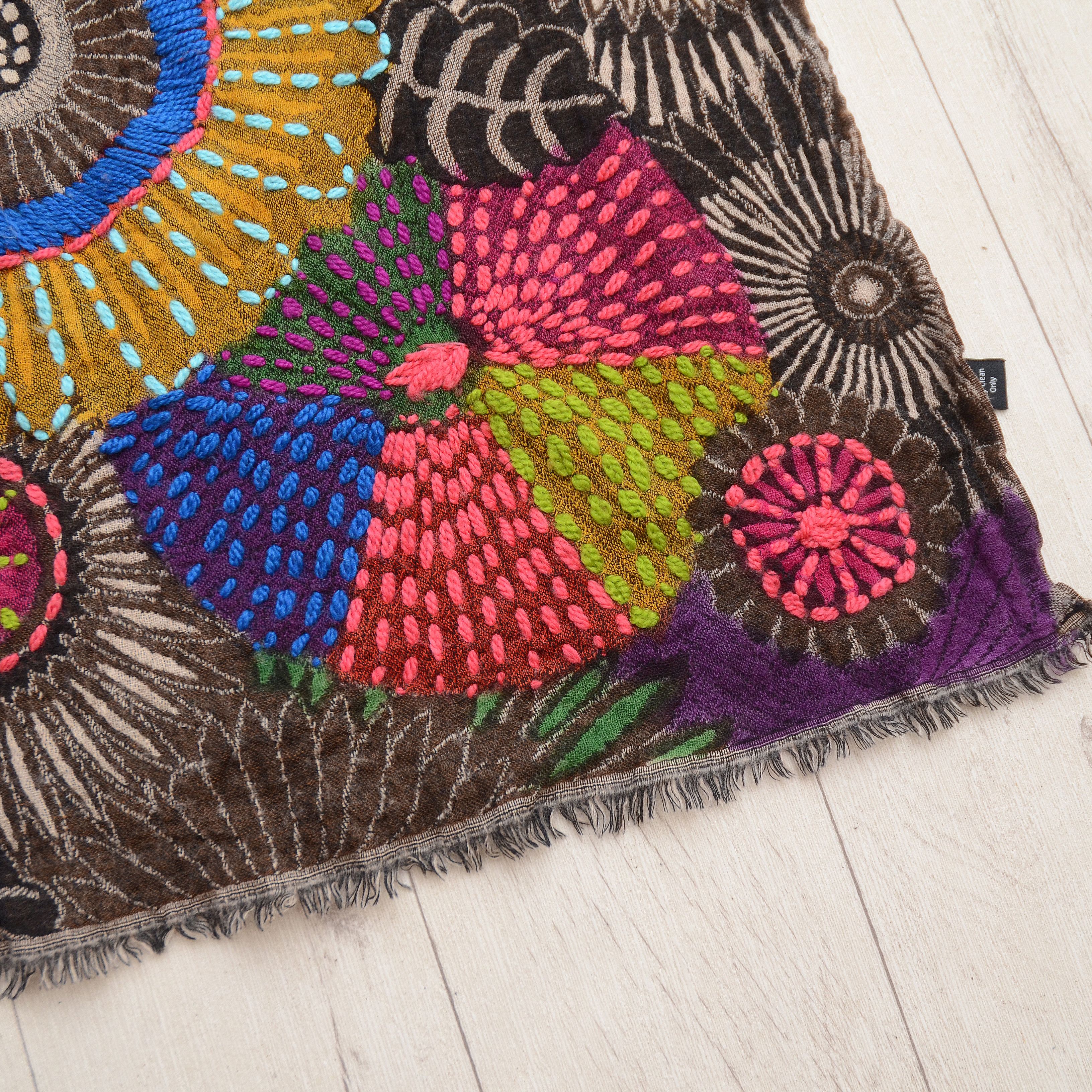 Other Mel & Davis New York 100% Wool Flower Scarf Shawl Big Size Size ONE SIZE - 5 Thumbnail
