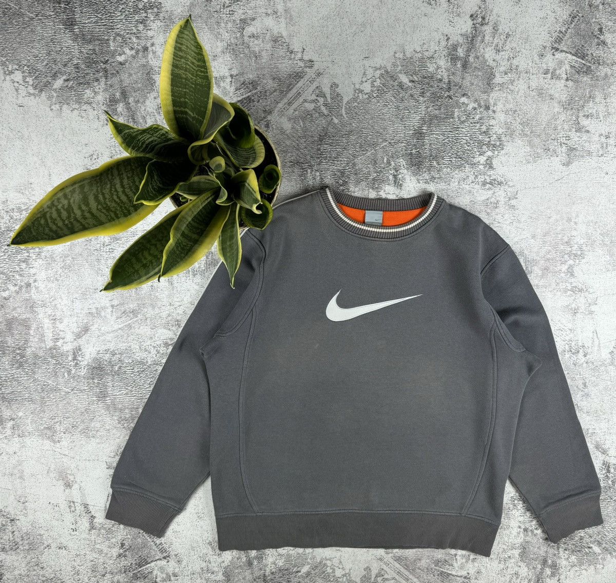 Nike Nike 90S Center Swoosh Logo Grey Sport Sweatshirt Y2K Hoodie Size US L / EU 52-54 / 3 - 1 Thumbnail
