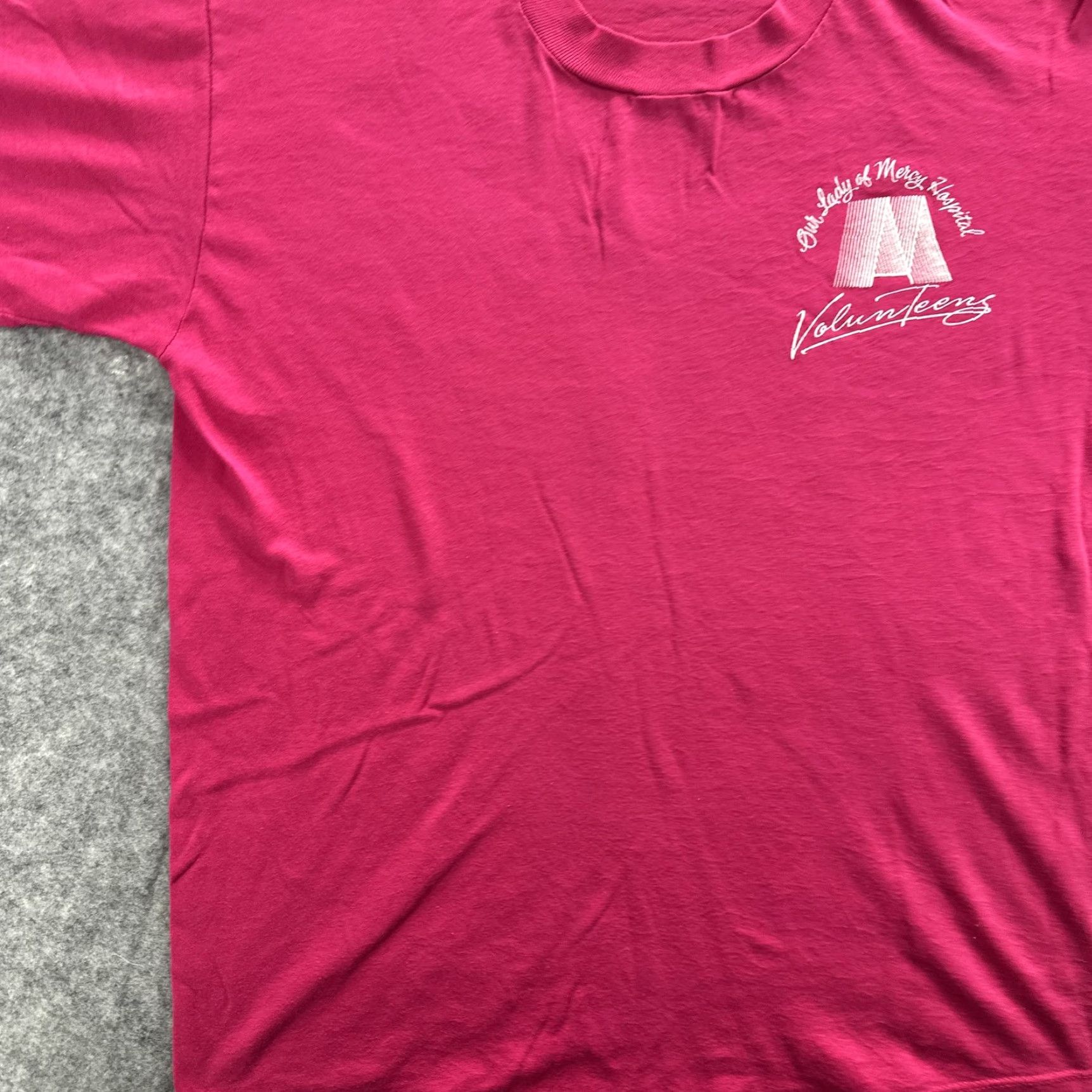 Jerzees VINTAGE Jerzees T-Shirt Mens Medium Pink Our Lady of Mercy Hospital Volunteers Graphic 90s Size US M / EU 48-50 / 2 - 4 Thumbnail