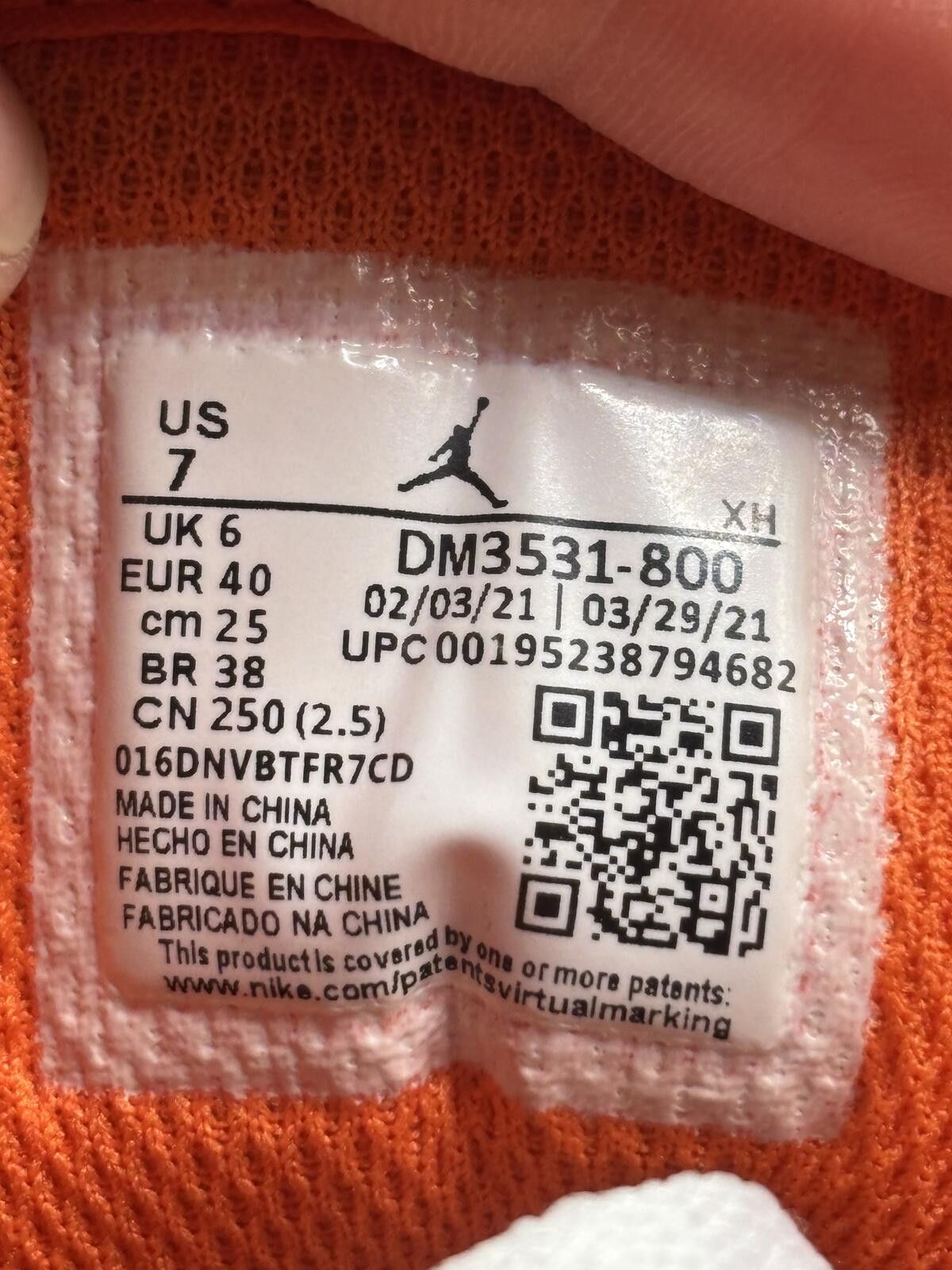 Jordan Brand Air Jordan 1 mid metallic orange Size US 7 / EU 40 - 6 Thumbnail