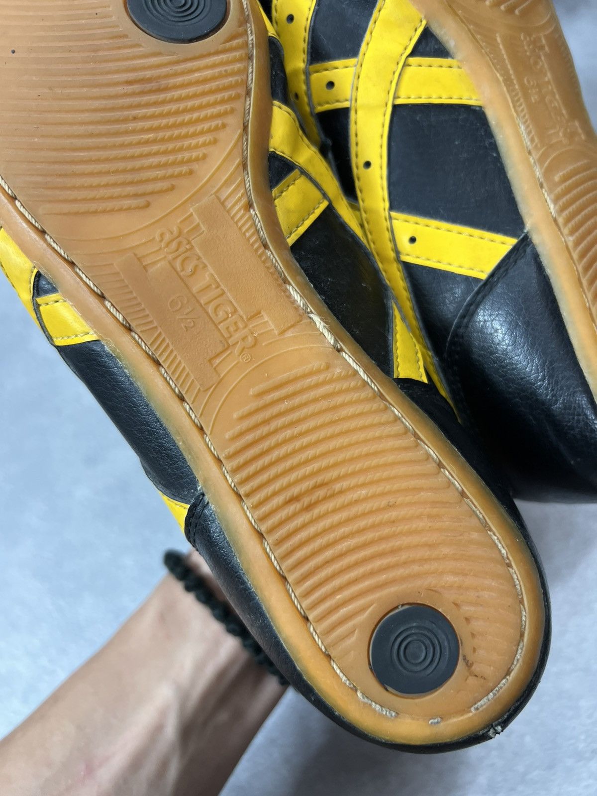 Onitsuka Tiger Asics Onitsuka Tiger Mexico 66 Kill Bill Sneakers Size 38 Size US 5.5 / EU 38 - 11 Thumbnail