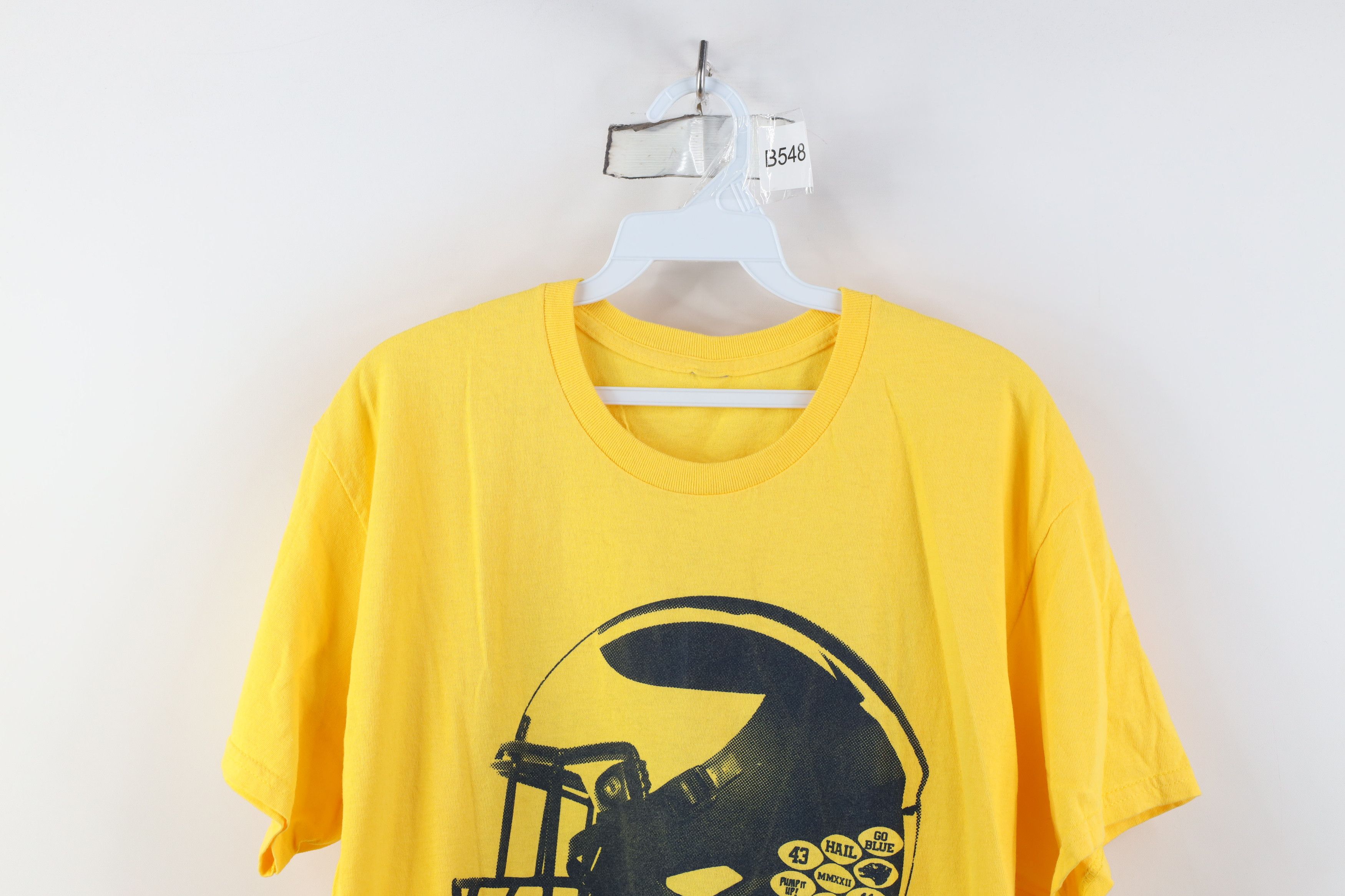 Vintage 2022 University of Michigan Football Short Sleeve T-Shirt Size US L / EU 52-54 / 3 - 2 Thumbnail