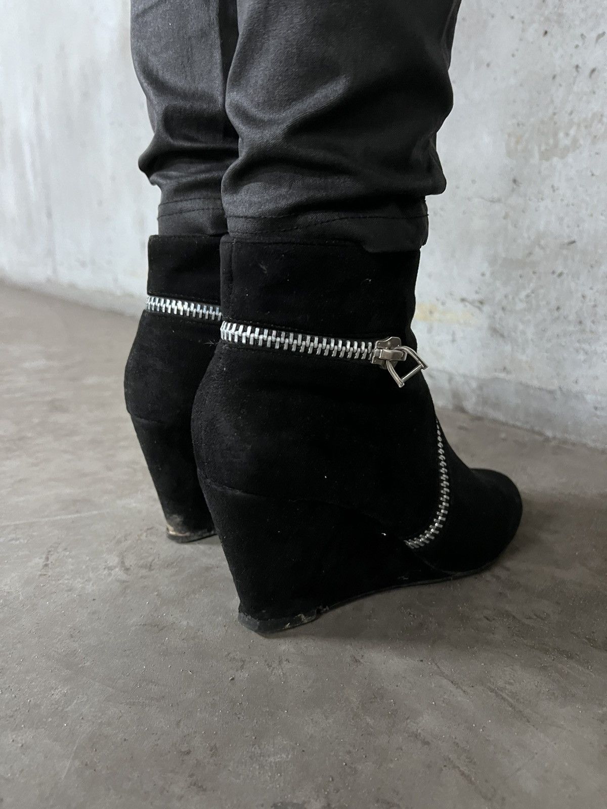 Vintage Double Zip Vintage Asymmetrical Zip Avant Garde Wedge Boots Size US 7 / IT 37 - 4 Thumbnail