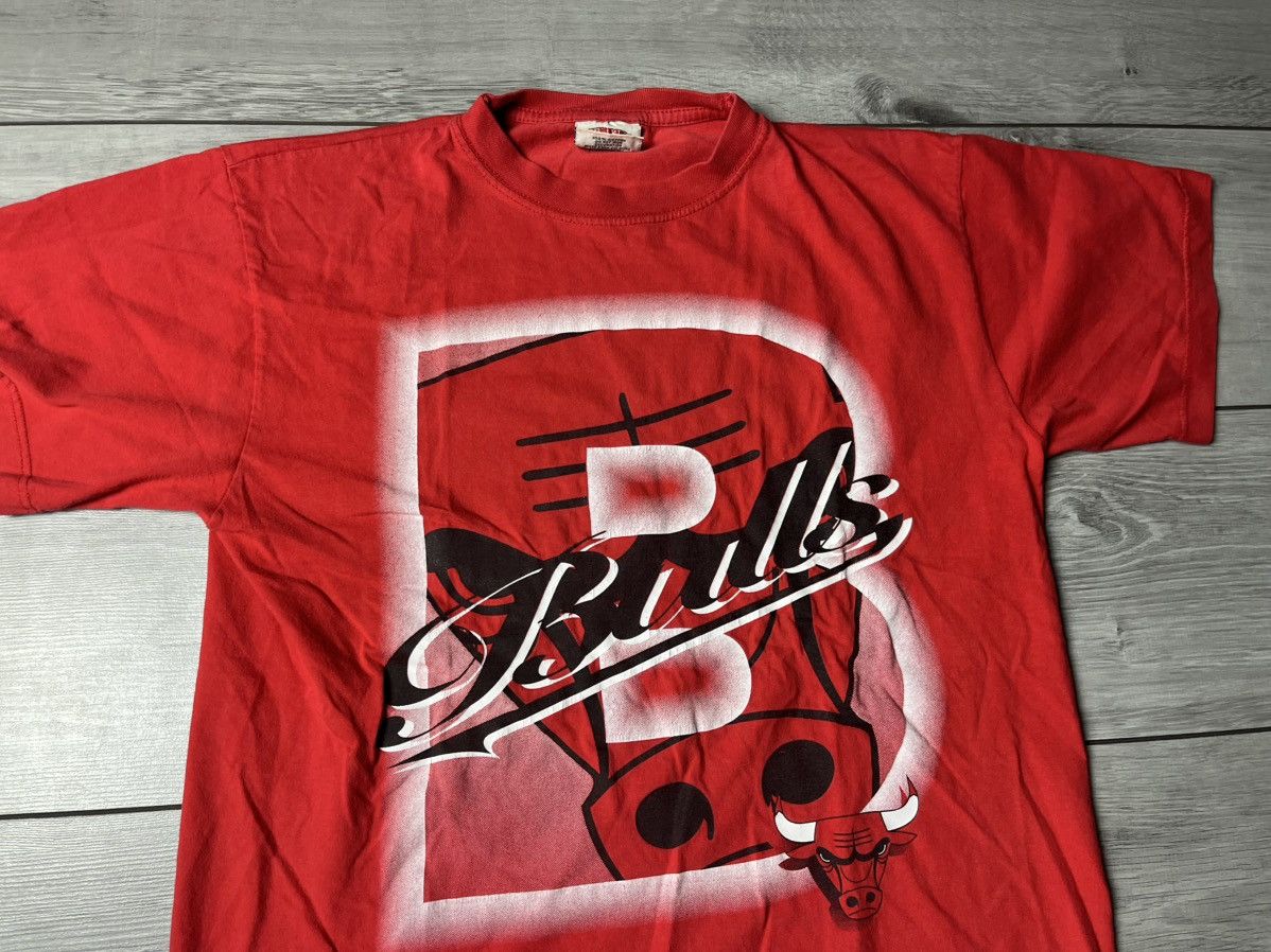 Nutmeg Vintage Nutmeg Chicago Bulls tshirt NBA size Small Size US S / EU 44-46 / 1 - 3 Thumbnail