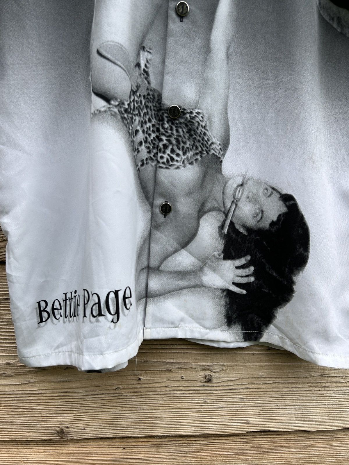 Dragonfly Vintage Dragonfly Bettie Page Photo Model AOP Shirt Size US XL / EU 56 / 4 - 2 Thumbnail