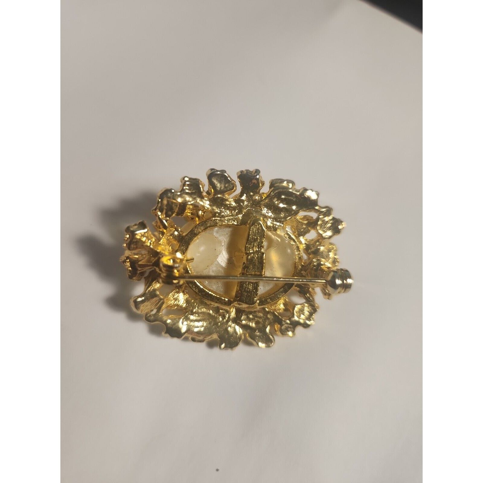 Other Vintage brooch white clear stones, large white center stone Size ONE SIZE - 6 Thumbnail