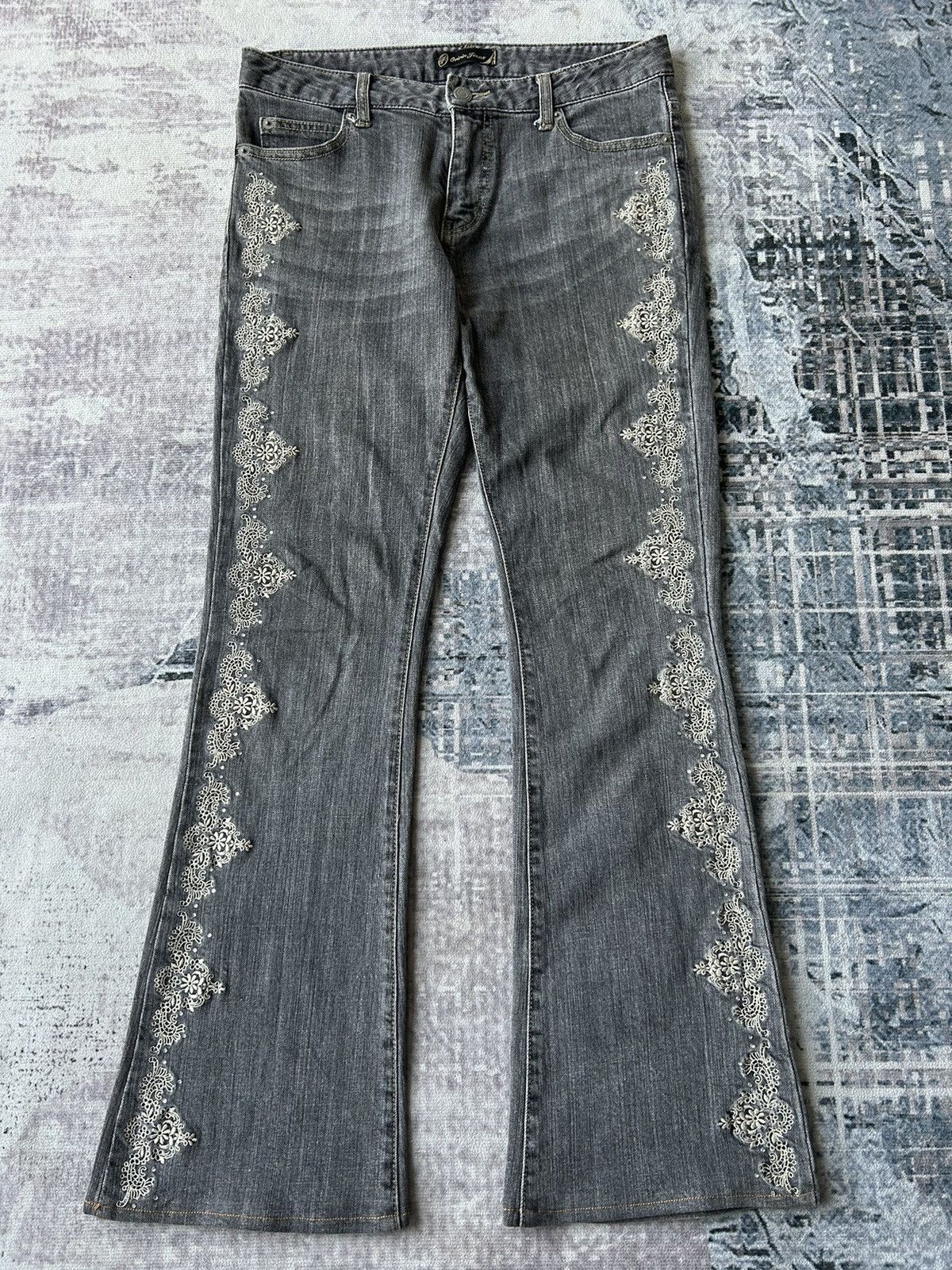 Japanese Brand Y2k Embroidery Flower Flared Jeans Size US 30 / EU 46 - 1 Thumbnail