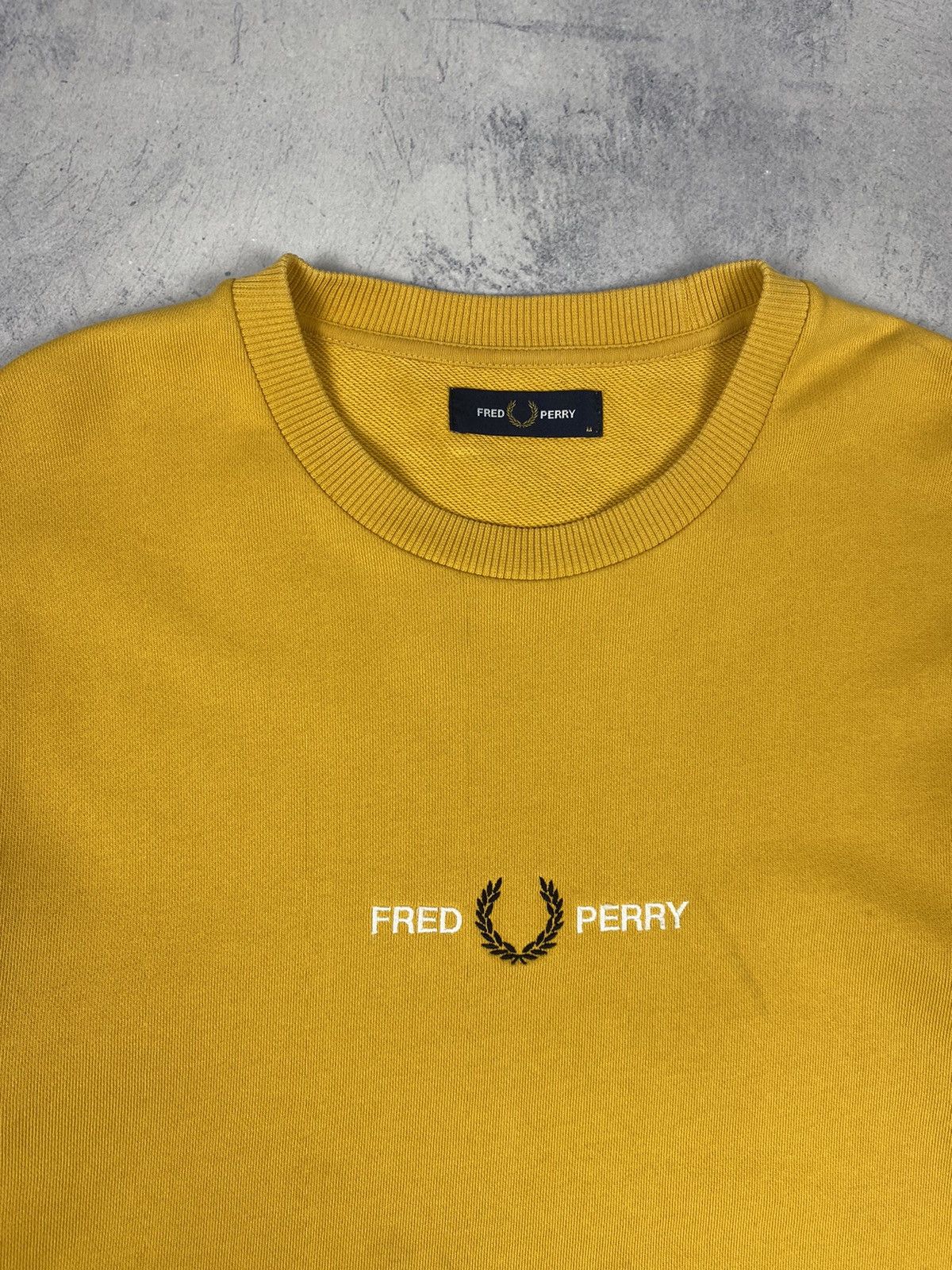 Fred Perry Fred Perry Embroidered Center Logo Distressed Sweatshirt Size US M / EU 48-50 / 2 - 5 Thumbnail