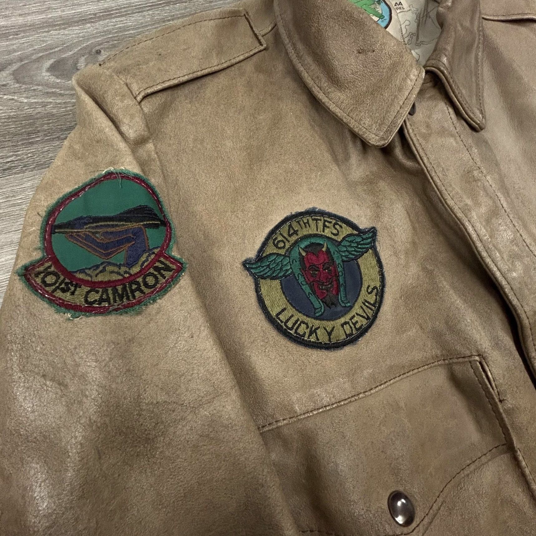 Vintage VINTAGE 39 AIRDROME A-2 Bomber Jacket Mens 44 Regular Brown Leather Flight USAF Patches 70s Size US S / EU 44-46 / 1 - 3 Thumbnail