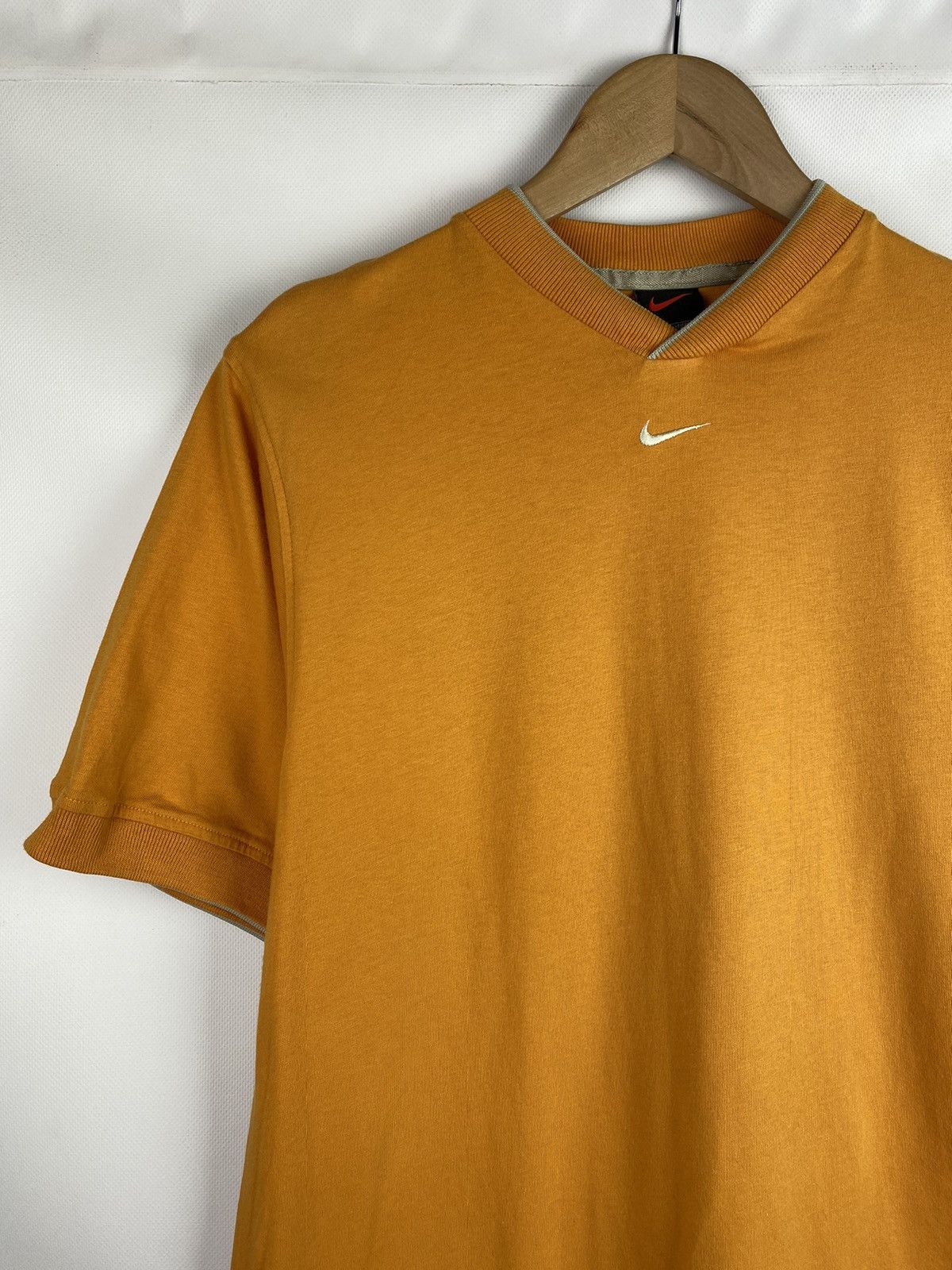 Vintage Nike vintage Y2K center logo swoosh men’s t shirt size S Size US S / EU 44-46 / 1 - 4 Thumbnail