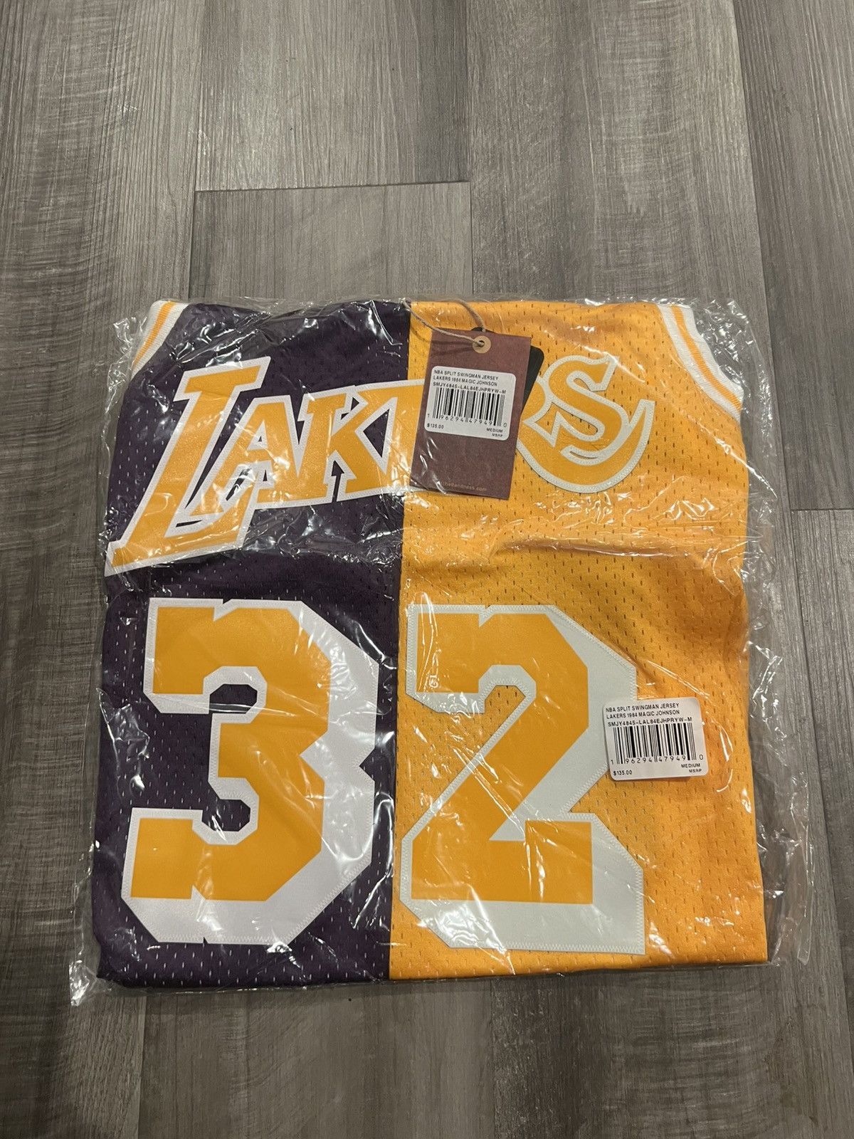 Mitchell & Ness Size M Mitchell & Ness Magic Johnson Gold Los Angeles Lakers Size US M / EU 48-50 / 2 - 8 Thumbnail
