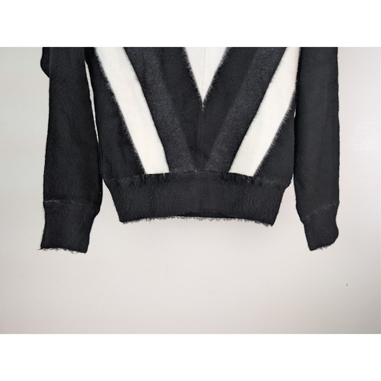 Saint Laurent Paris o1rshd1 555 / Laine Chevron Pull Knitwear in Naturel / Noir Size US M / EU 48-50 / 2 - 4 Thumbnail