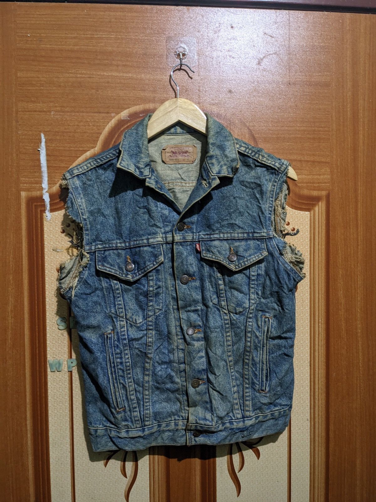 Levi's DAMAGED LEVIS SLEEVELESS JACKET SIZE 38 Size US S / EU 44-46 / 1 - 1 Thumbnail