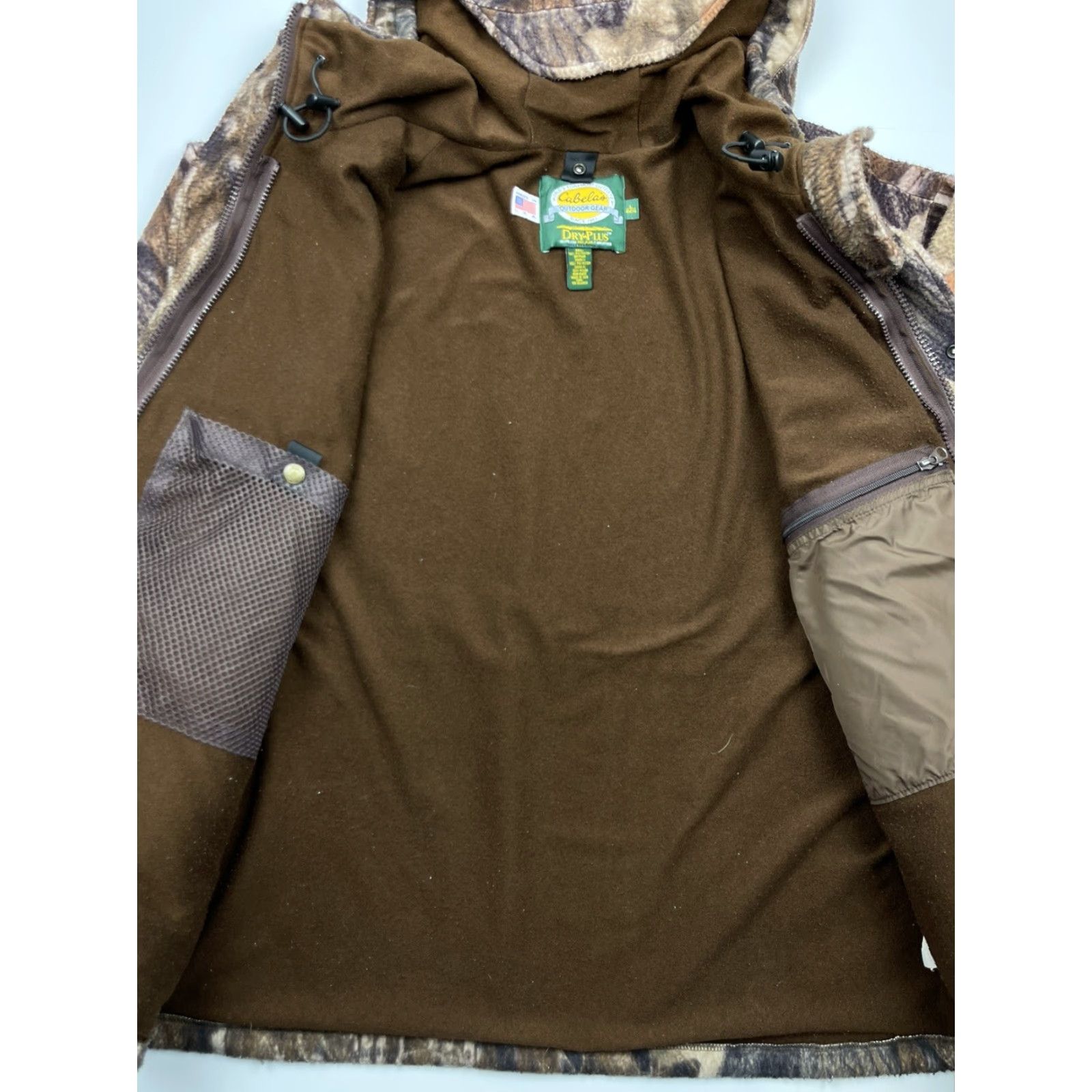 Vintage VTG Cabela's Mens USA Made Dry Plus Camouflage Hooded Hunting Jacket Heavy Lined Sz L JS? Size US L / EU 52-54 / 3 - 3 Thumbnail