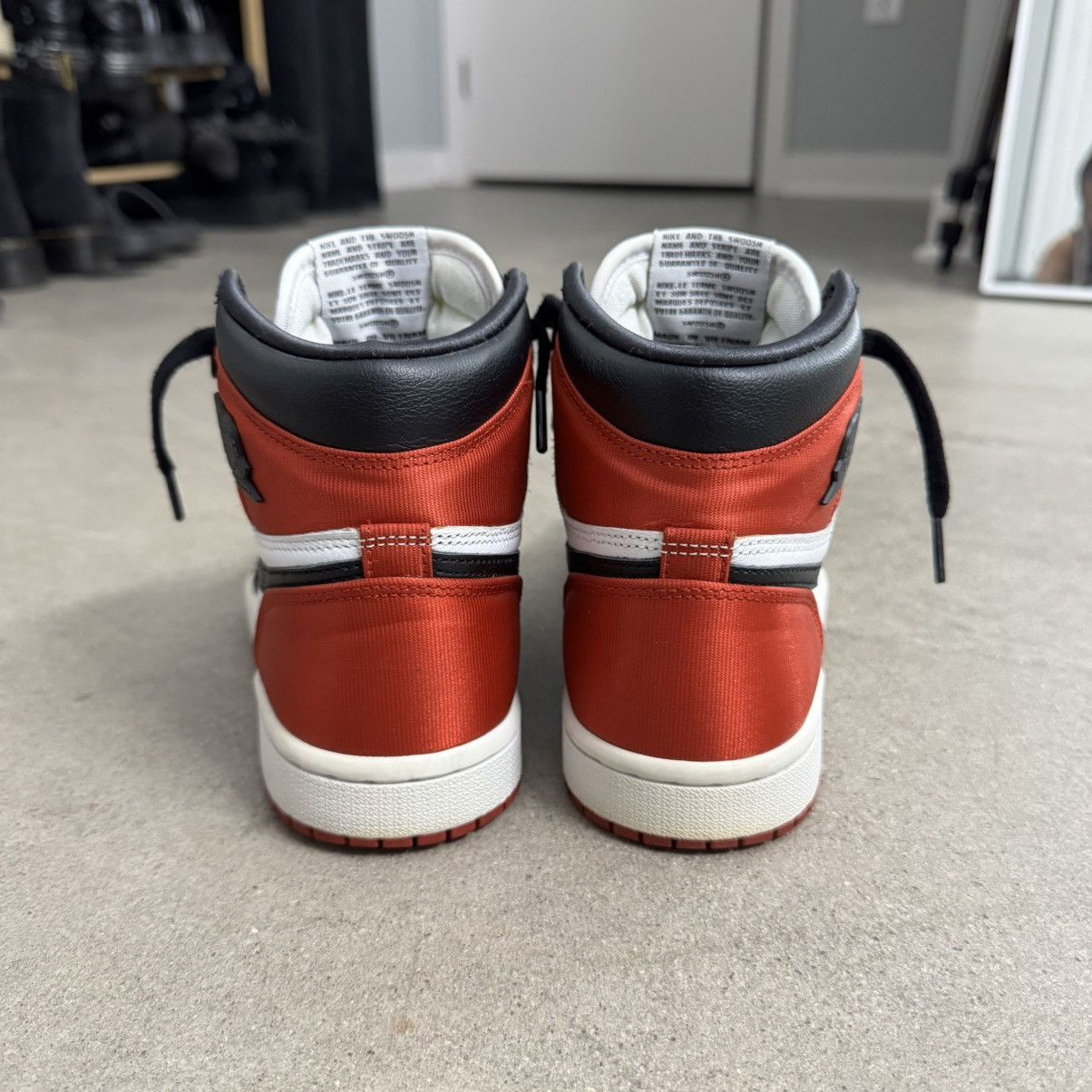 Jordan Brand Jordan 1 Retro High Satin Black Toe Size US 6.5 / IT 36.5 - 6 Thumbnail