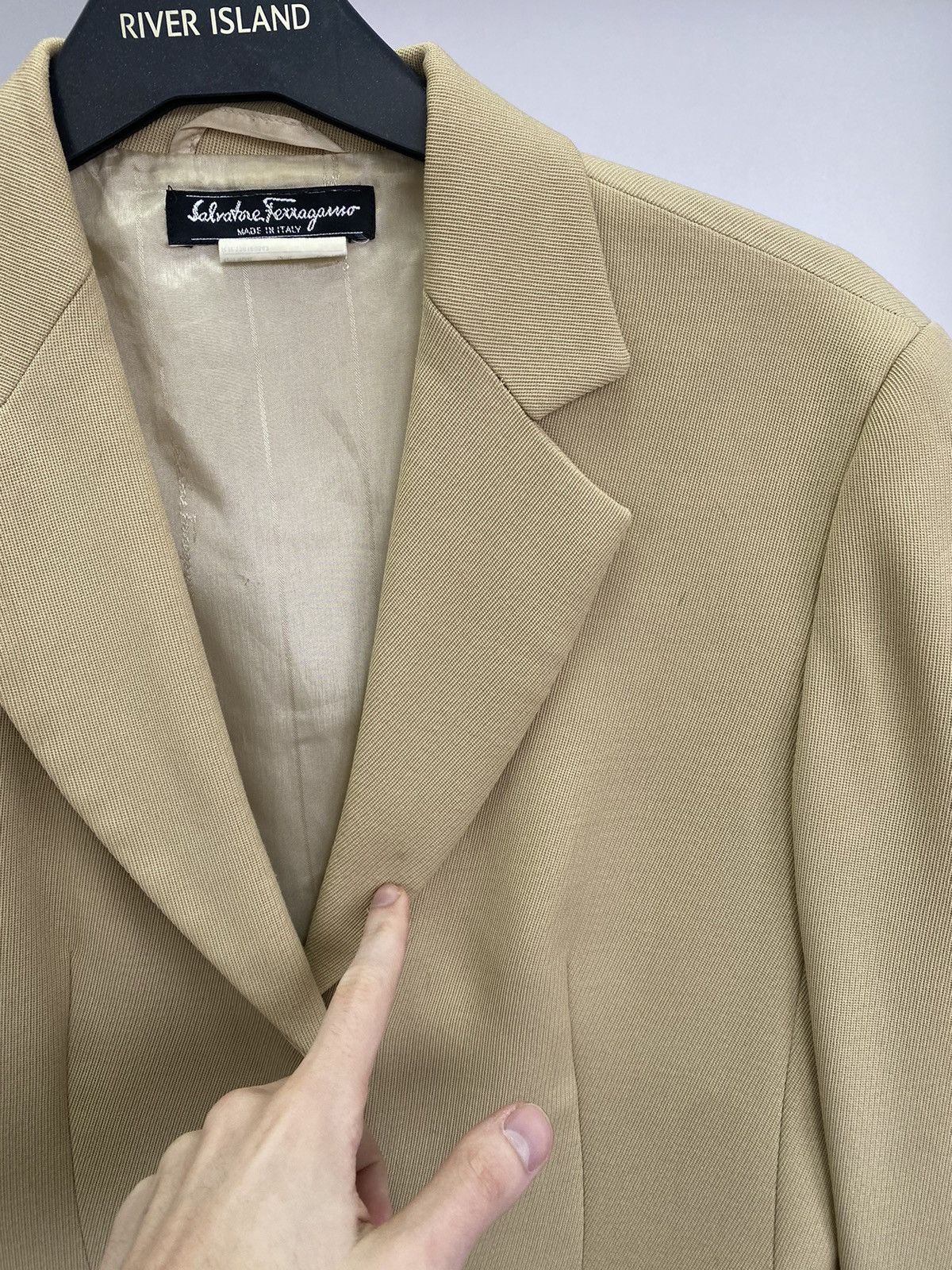 Designer × Salvatore Ferragamo × Vintage Vintage Salvatore Ferragamo beige blazer Size M / US 6-8 / IT 42-44 - 8 Thumbnail