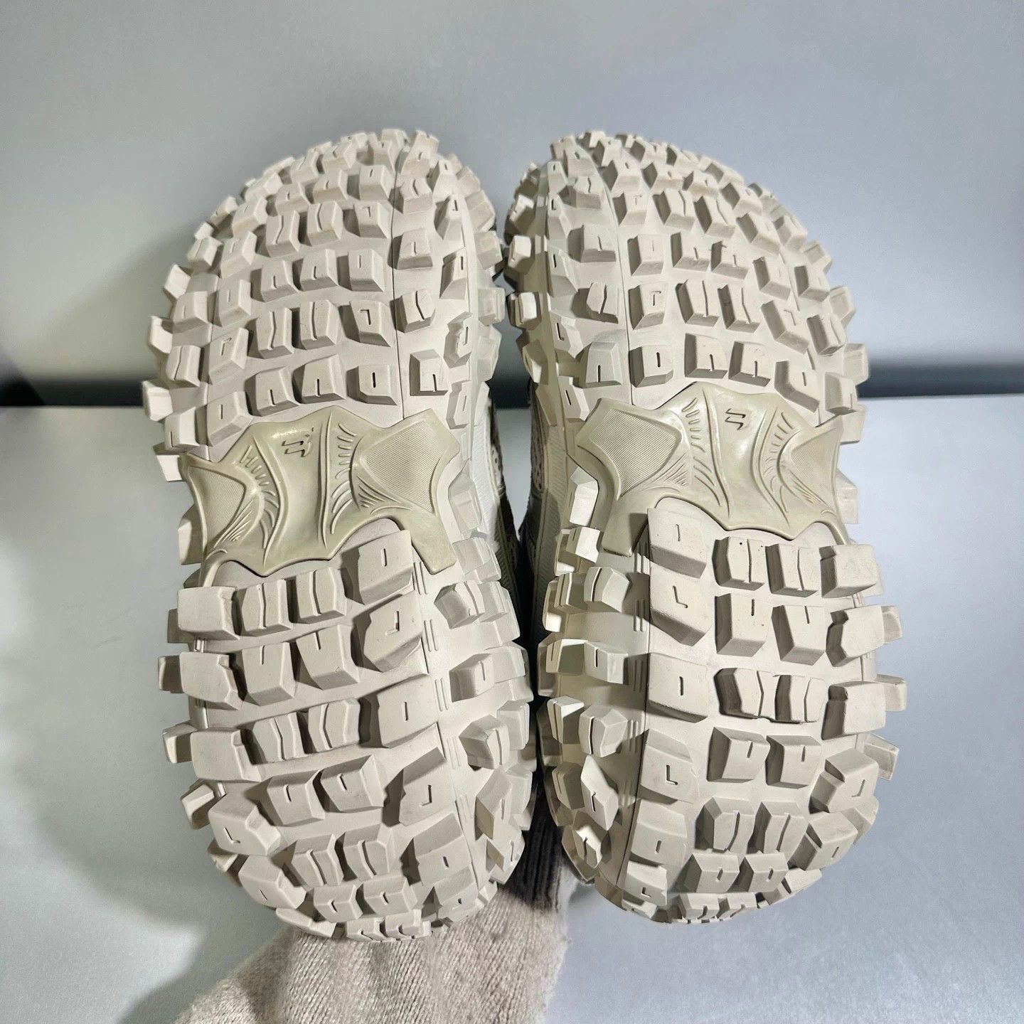 Balenciaga Balenciaga Tire Sneaker 42 with box mint X4616 Size US 9 / EU 42 - 7 Thumbnail