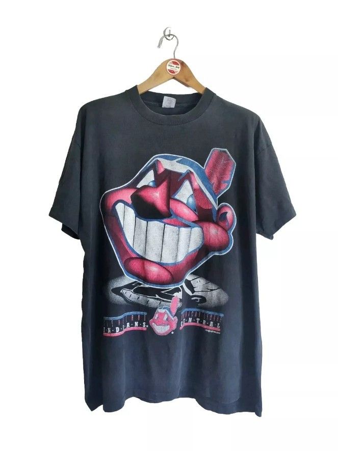 MLB × Vintage Vintage Cleavland Indians Full Logo 90's T-shirt Size US XL / EU 56 / 4 - 1 Thumbnail