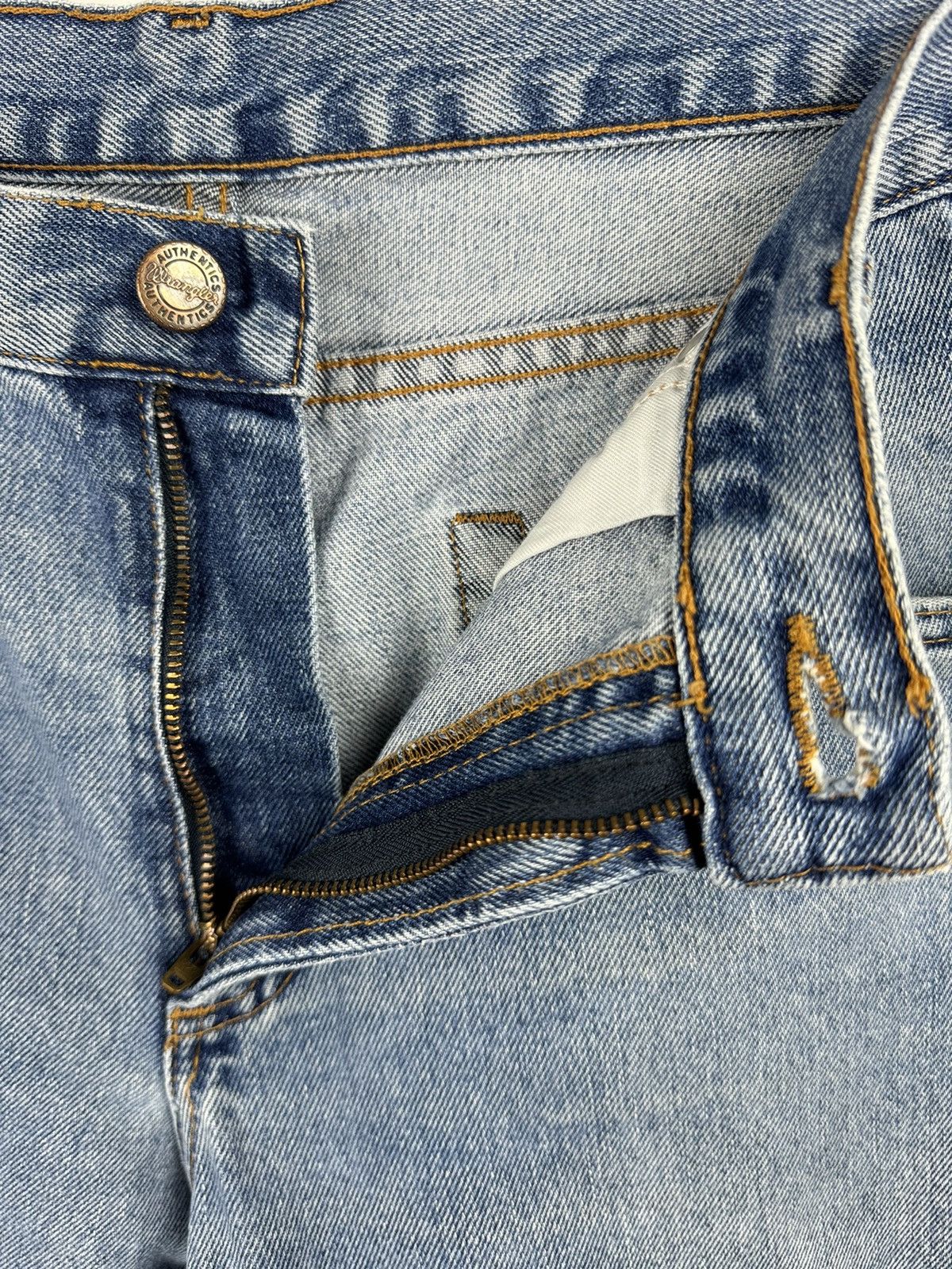 Vintage Essential Wrangler Regular Fit Light Wash Cotton Denim Jeans Size US 32 / EU 48 - 7 Thumbnail